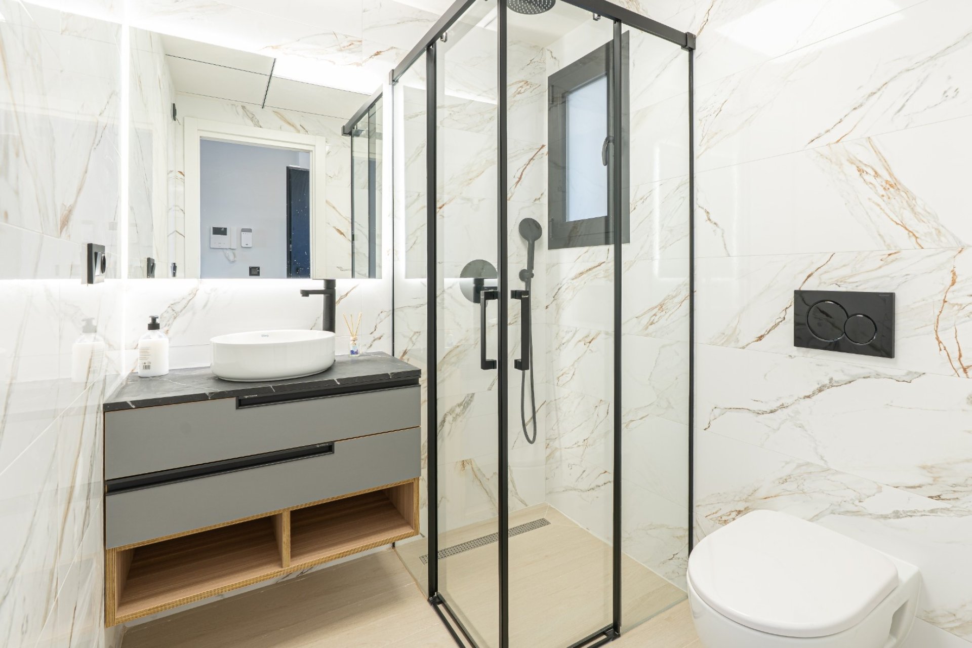 Neue Gebäude - Wohnung -
