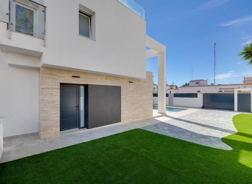 Obra nueva - Chalet independiente -
Torrevieja - Torrelamata - La Mata