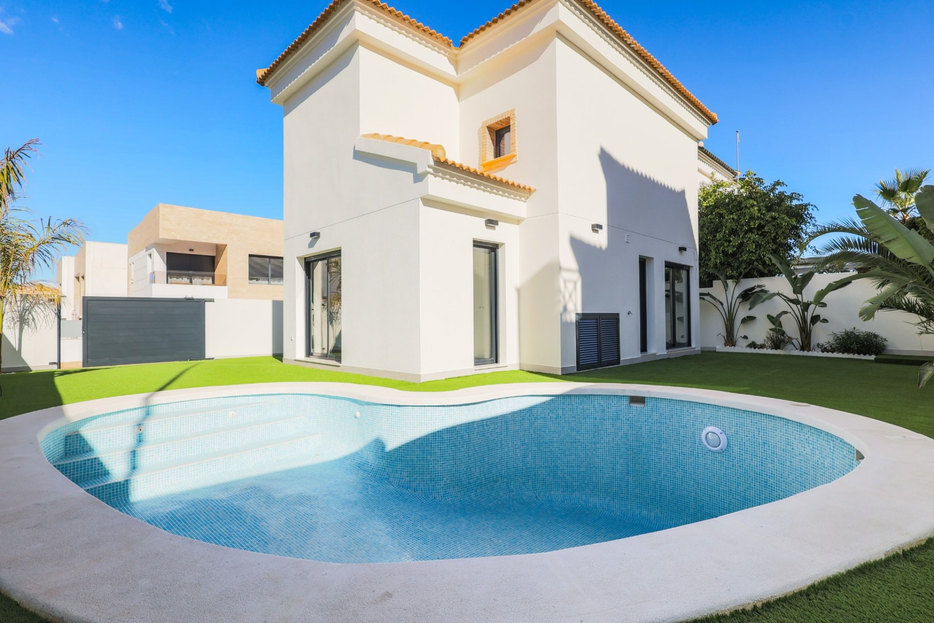 Obra nueva - Villa -
Orihuela Costa - Campoamor