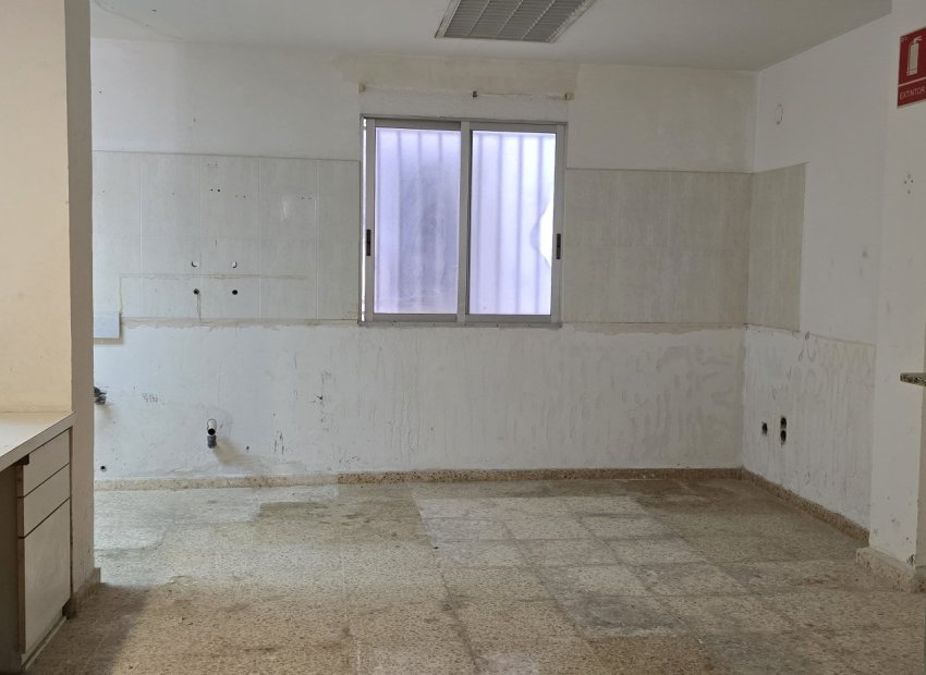 Odsprzedaż / Rynek wtórny - Lokal  -
Miramar