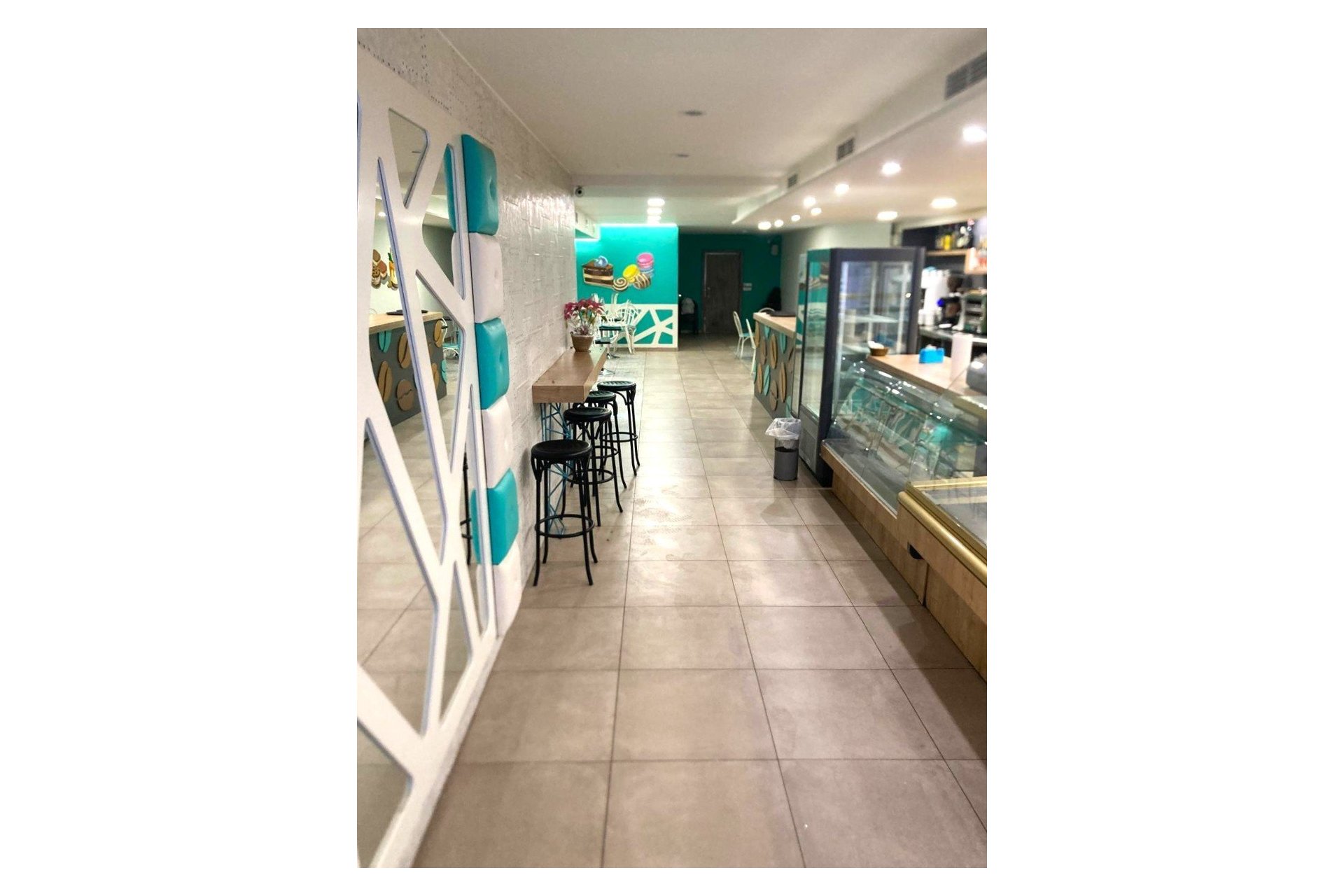 Odsprzedaż / Rynek wtórny - Lokal  -
Villajoyosa