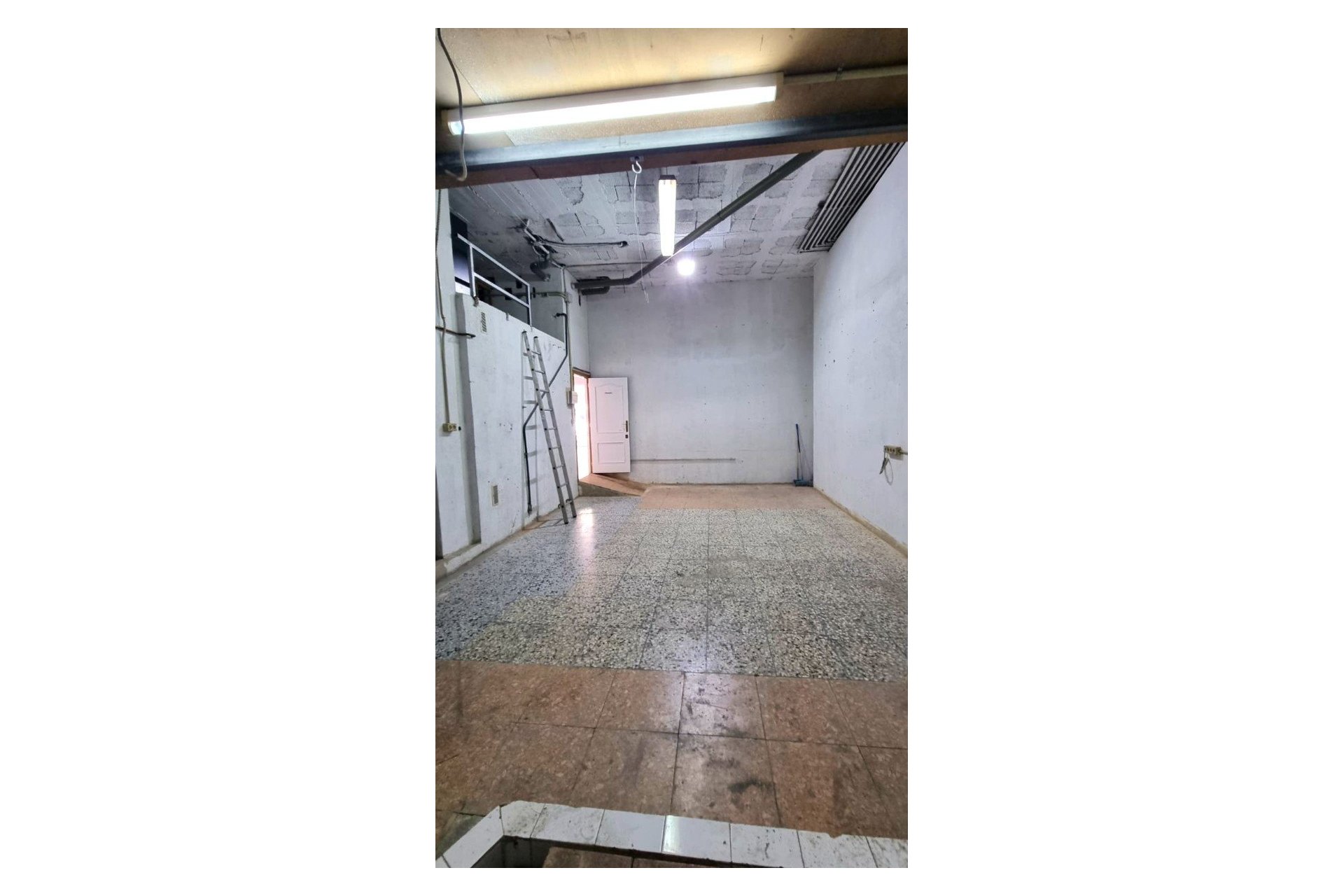 Odsprzedaż / Rynek wtórny - Lokal  -
Villajoyosa