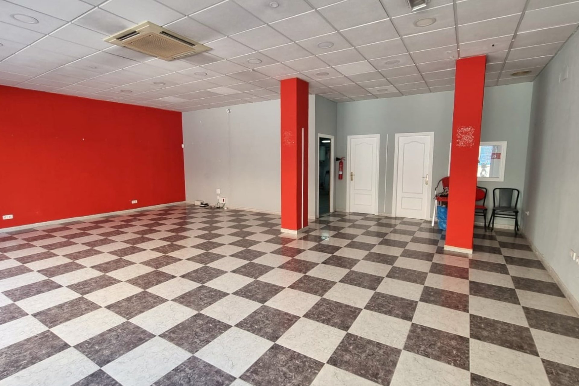 Odsprzedaż / Rynek wtórny - Lokal  -
Villajoyosa