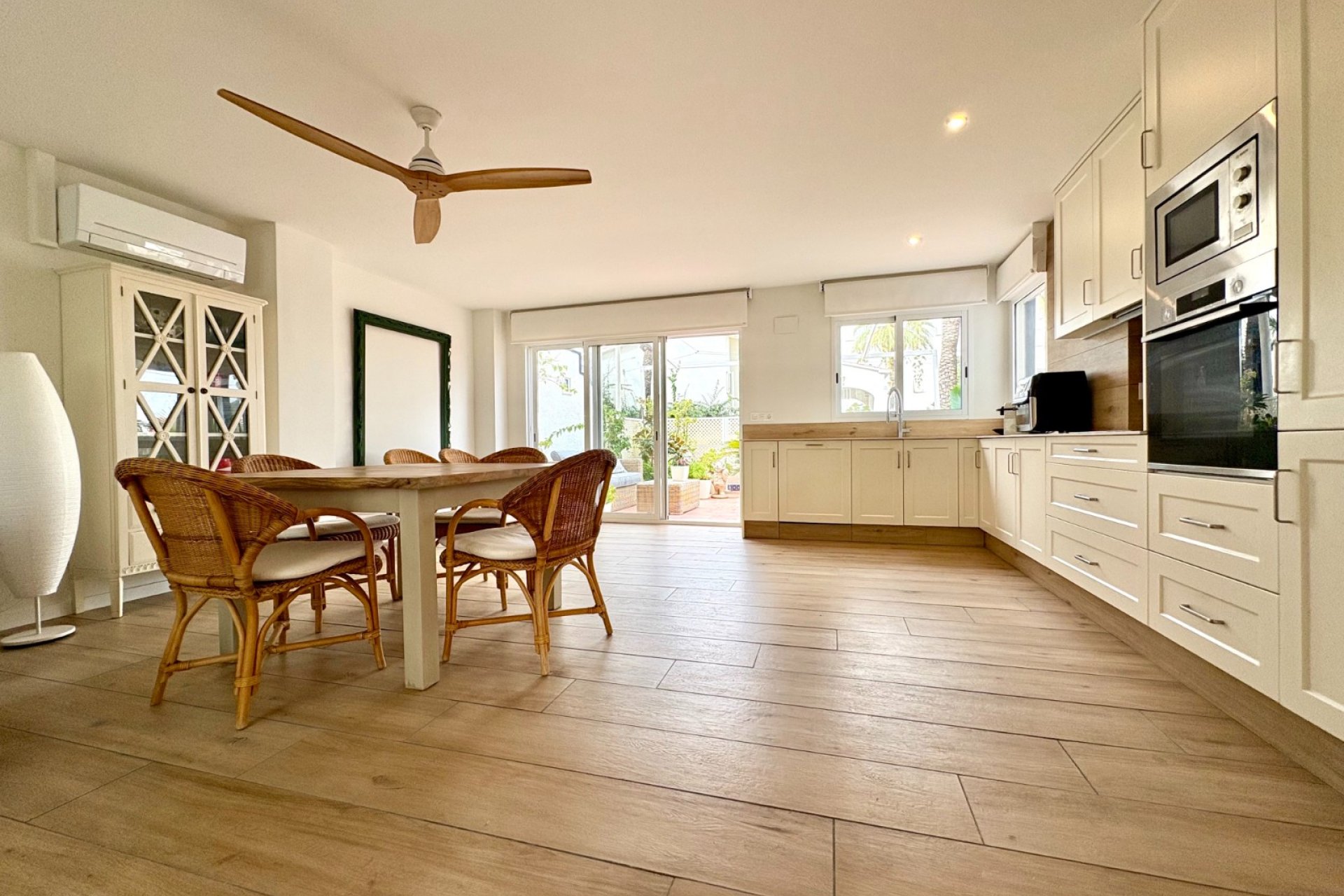 Odsprzedaż / Rynek wtórny - Mieszkanie -
Denia - Les Marines - Las Marinas