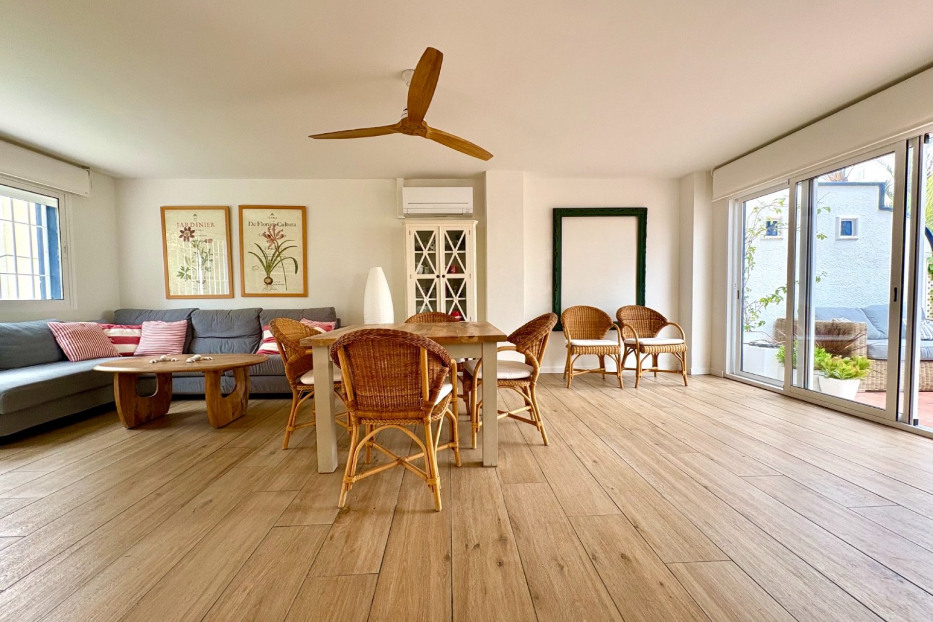 Odsprzedaż / Rynek wtórny - Mieszkanie -
Denia - Les Marines - Las Marinas