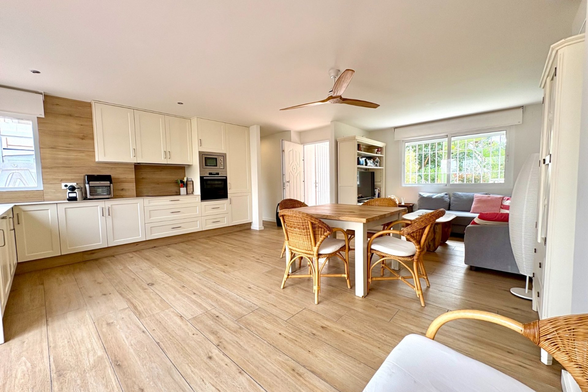 Odsprzedaż / Rynek wtórny - Mieszkanie w bloku -
Denia - Les Marines - Las Marinas