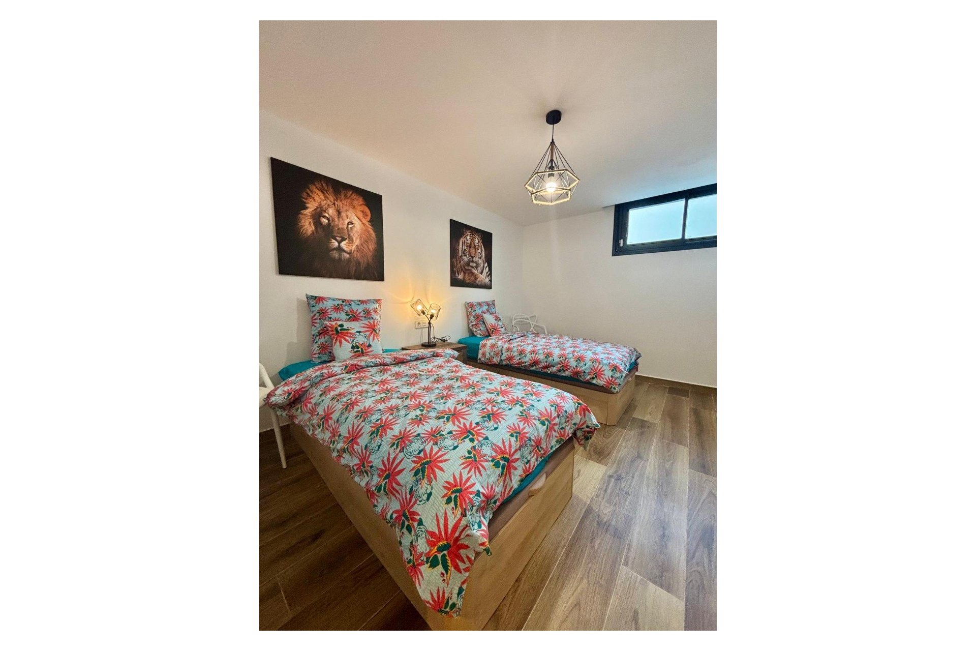 Odsprzedaż / Rynek wtórny - Willa -
Polop