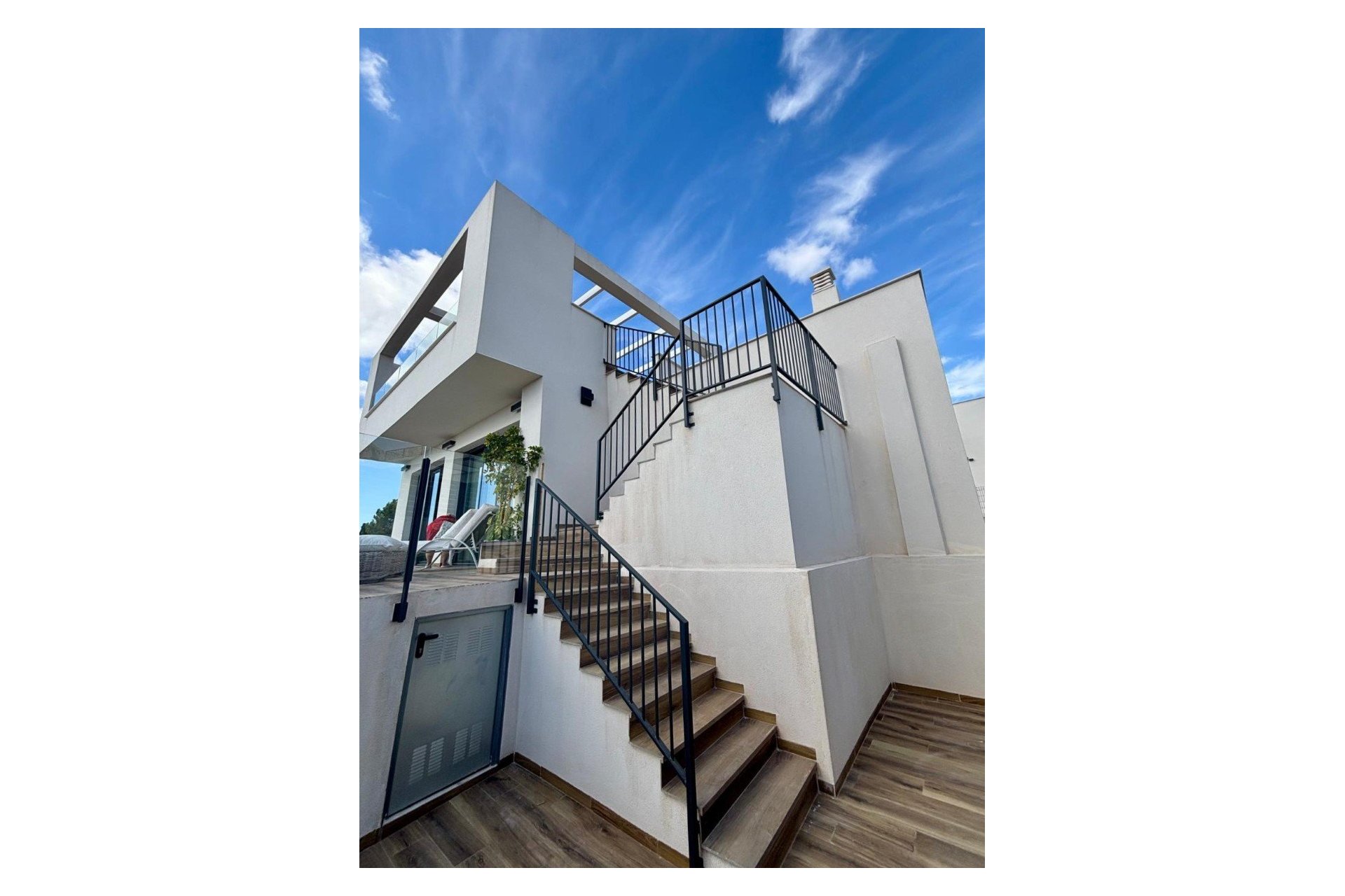 Odsprzedaż / Rynek wtórny - Willa -
Polop