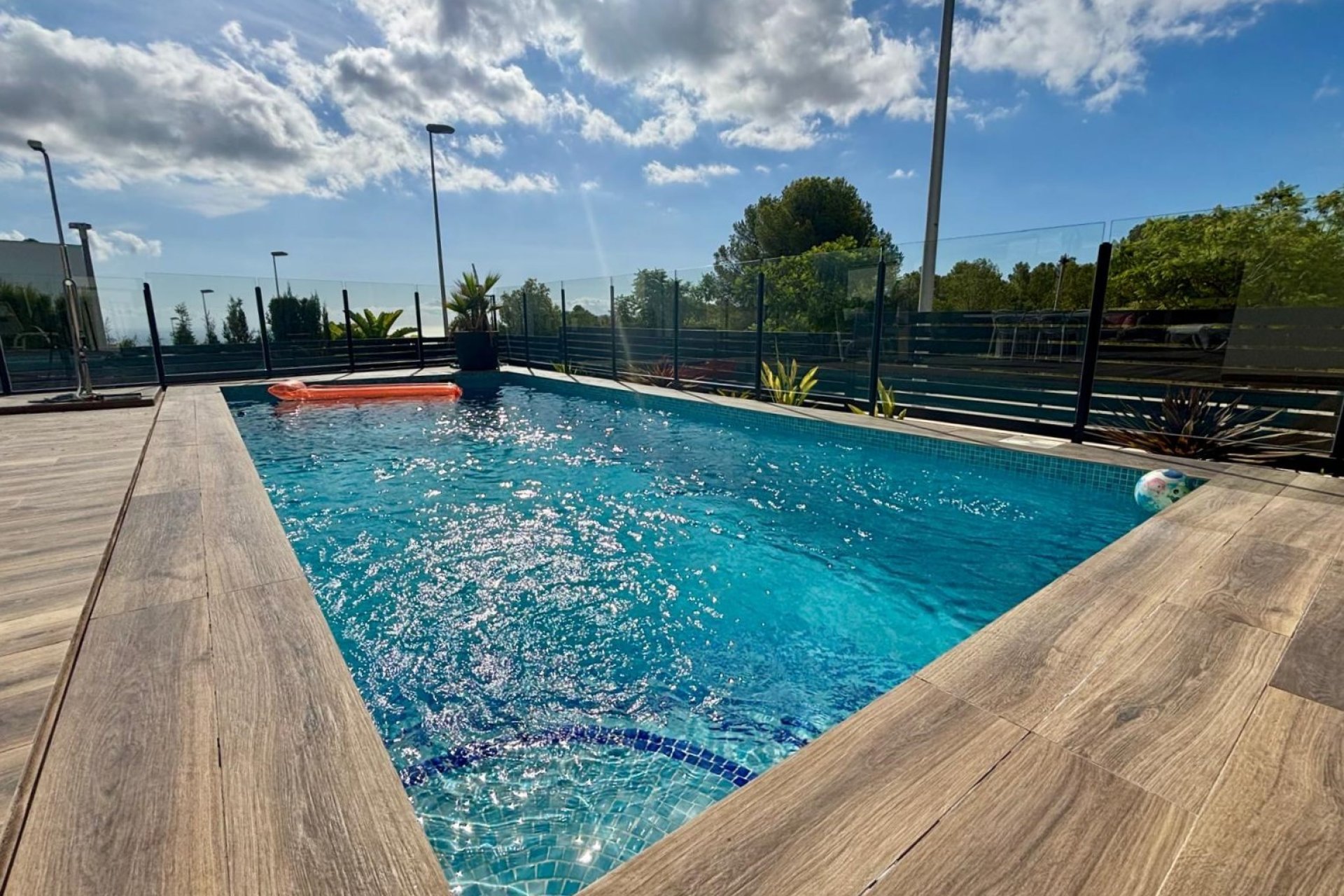 Odsprzedaż / Rynek wtórny - Willa -
Polop