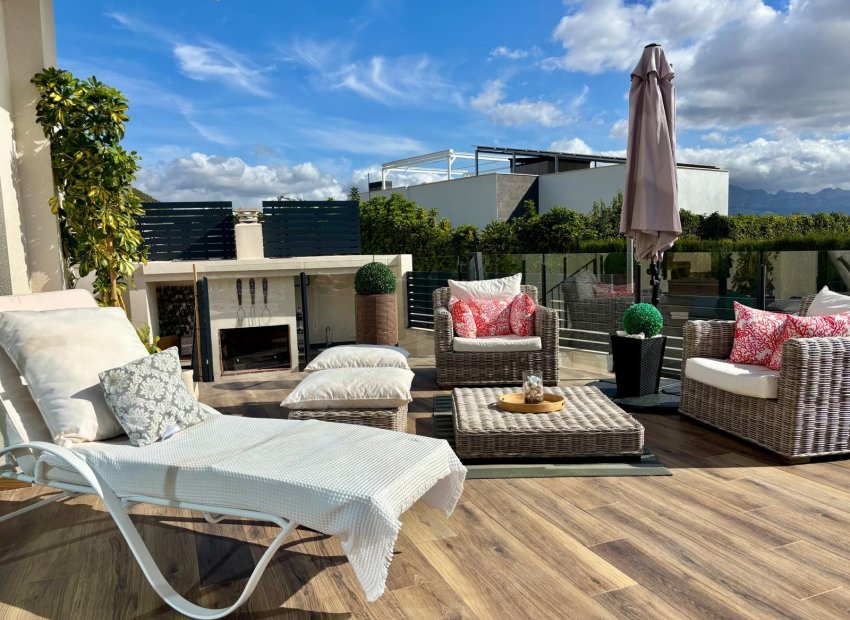 Odsprzedaż / Rynek wtórny - Willa -
Polop