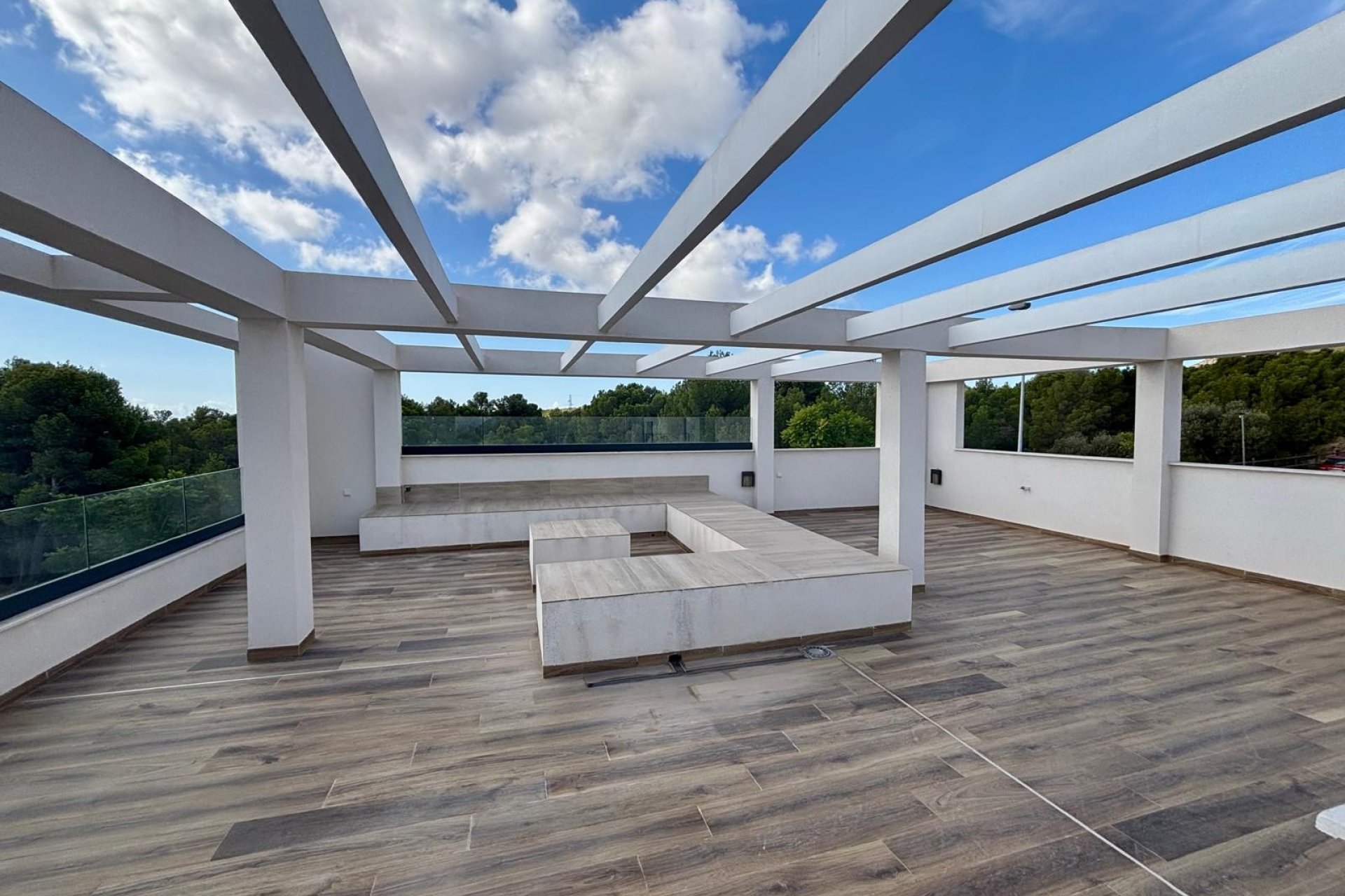 Odsprzedaż / Rynek wtórny - Willa -
Polop