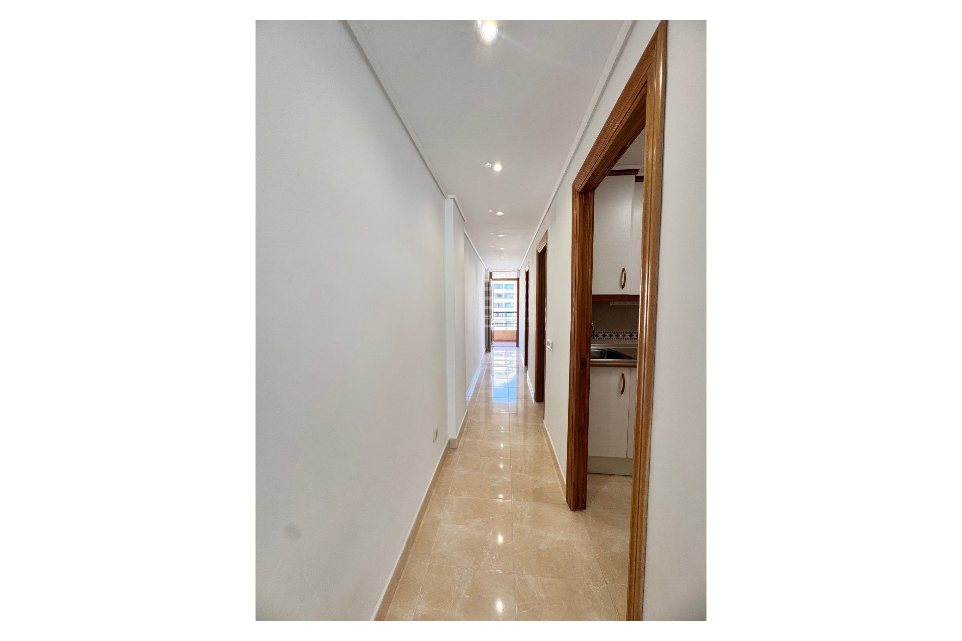 Pasillo - Encantador apartamento reformado en Benidorm, a solo 550 metros de la playa (Benidorm - Costa Blanca)