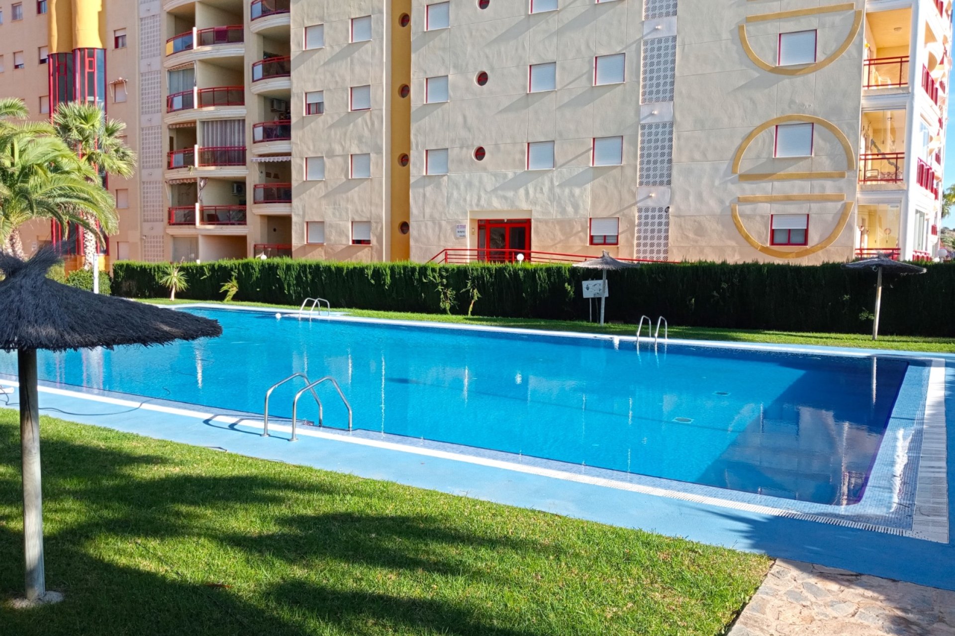 Piscina - Apartamento 2 dormitorios en La Cala (Villajoyosa - Costa blanca)