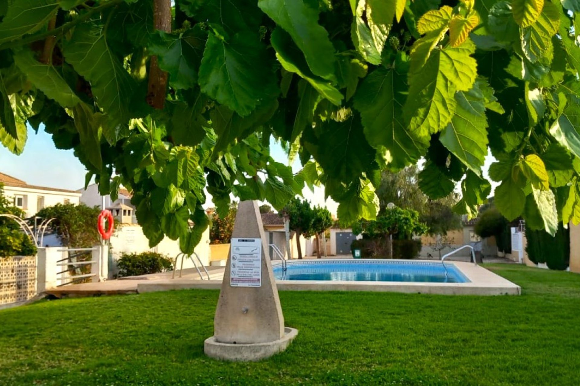 piscina - Chalet pareado en La Nucia (Alicante)