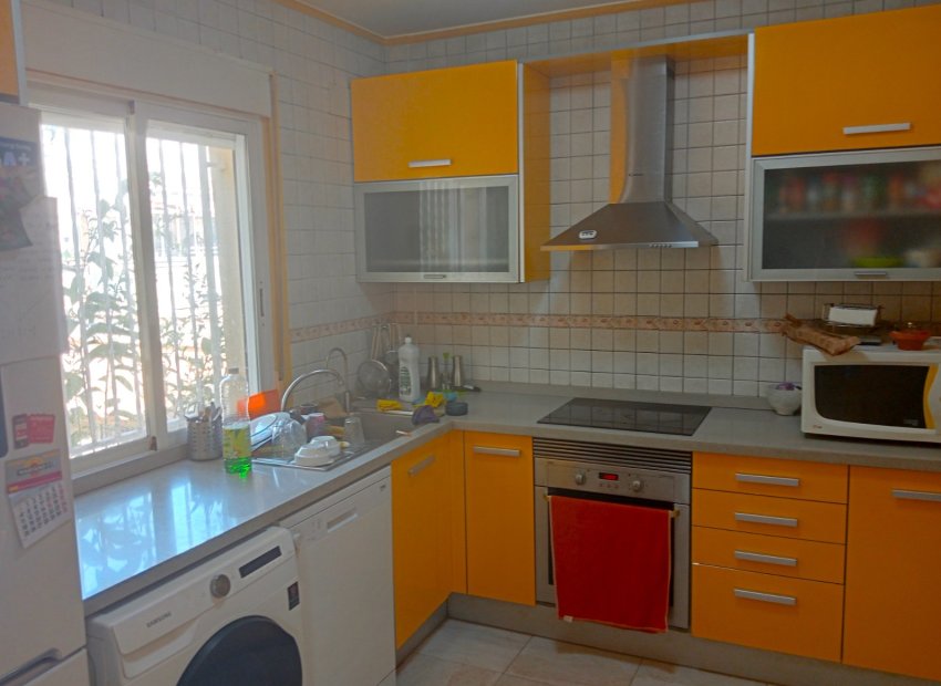 Piscina - Encantador chalet en venta independiente en esquina con vistas al mar y la montaña – Polop (Costa Blanca)