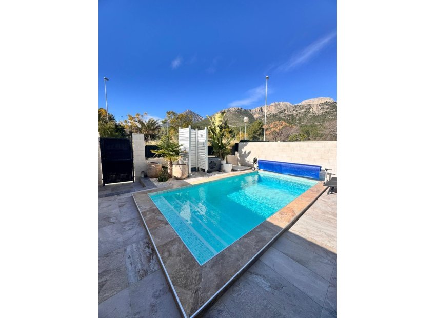 Piscina - Preciosa casa adosada en Polop con piscina privada y vistas al mar (Polop - Costa Blanca)