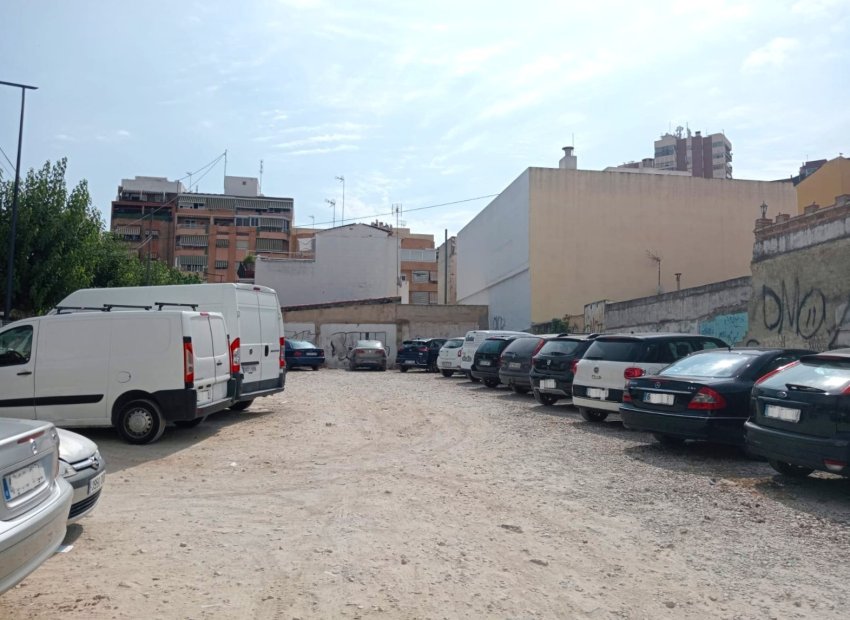 Plot - Urban Plot in the Heart of Benidorm – 2,500 m² with Great Development Potential (Costa Blanca)