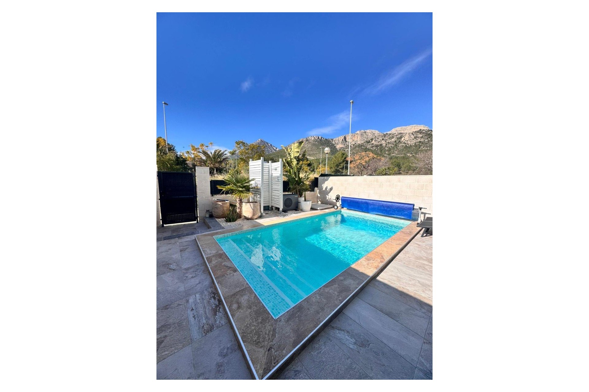 Pool - Beautiful Townhouse in Polop with Private Pool and Sea Views (Polop – Costa Blanca)