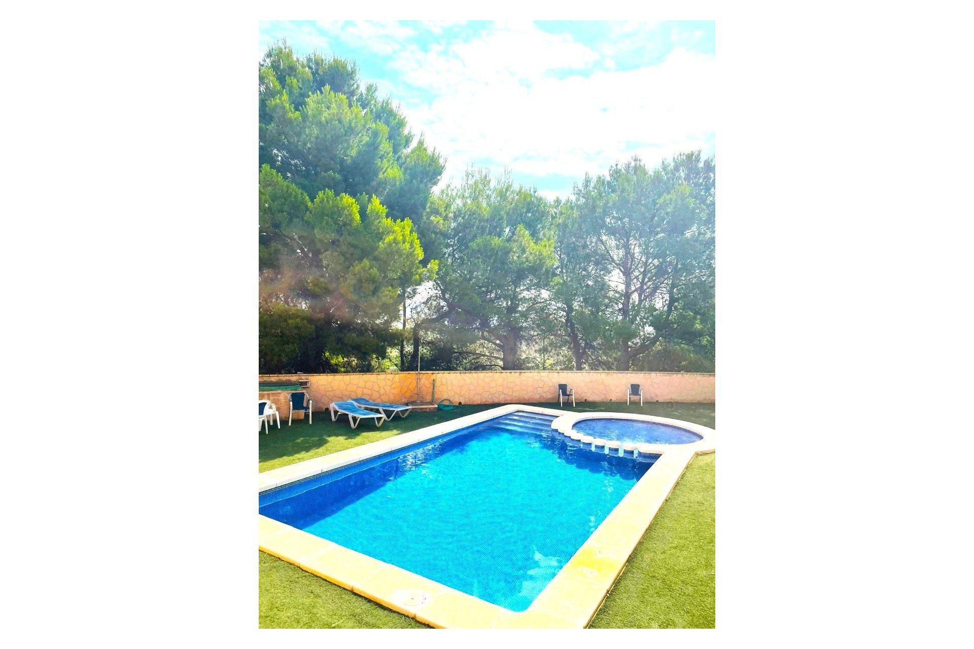 Pool - Charming Villa for Sale – Light and Tranquility in One Home in La Nucía (Costa Blanca)