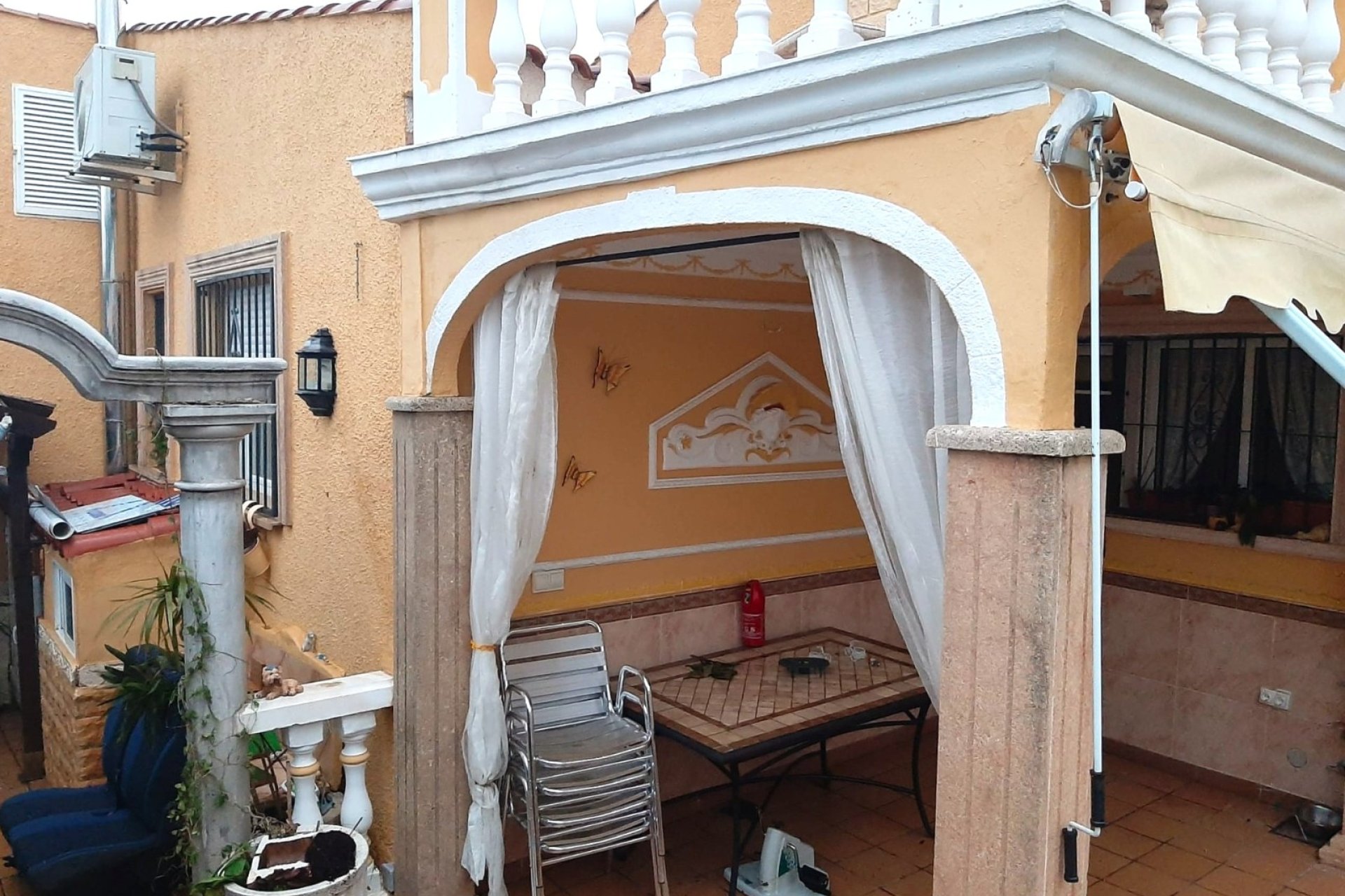 Porche - Chalet adosado en La Nucía: espacio, confort y privacidad en una zona tranquila (Costa Blanca)