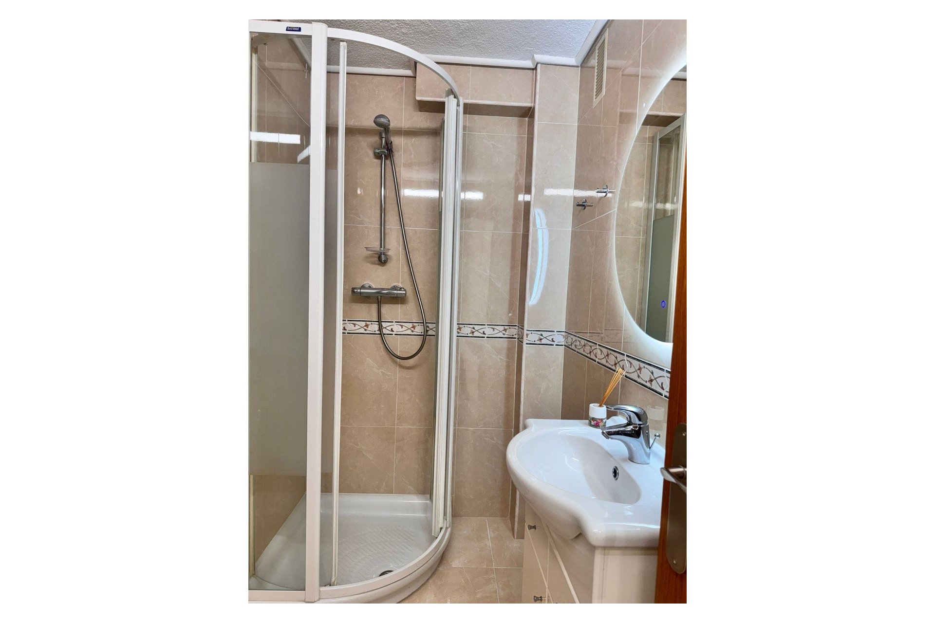 Resale - Apartment / flat -
Benidorm - Rincón de Loix