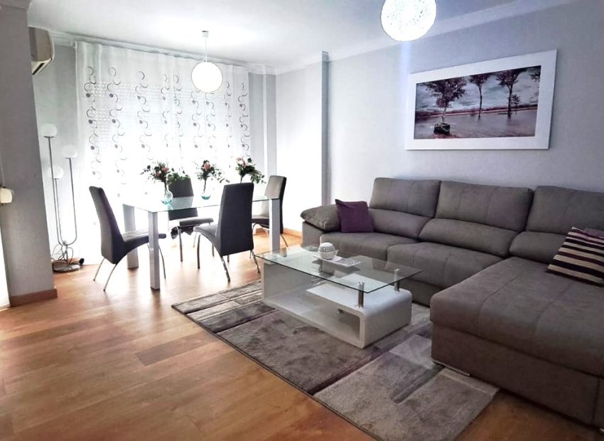 Resale - Apartment / flat -
Gandía - Ciudad