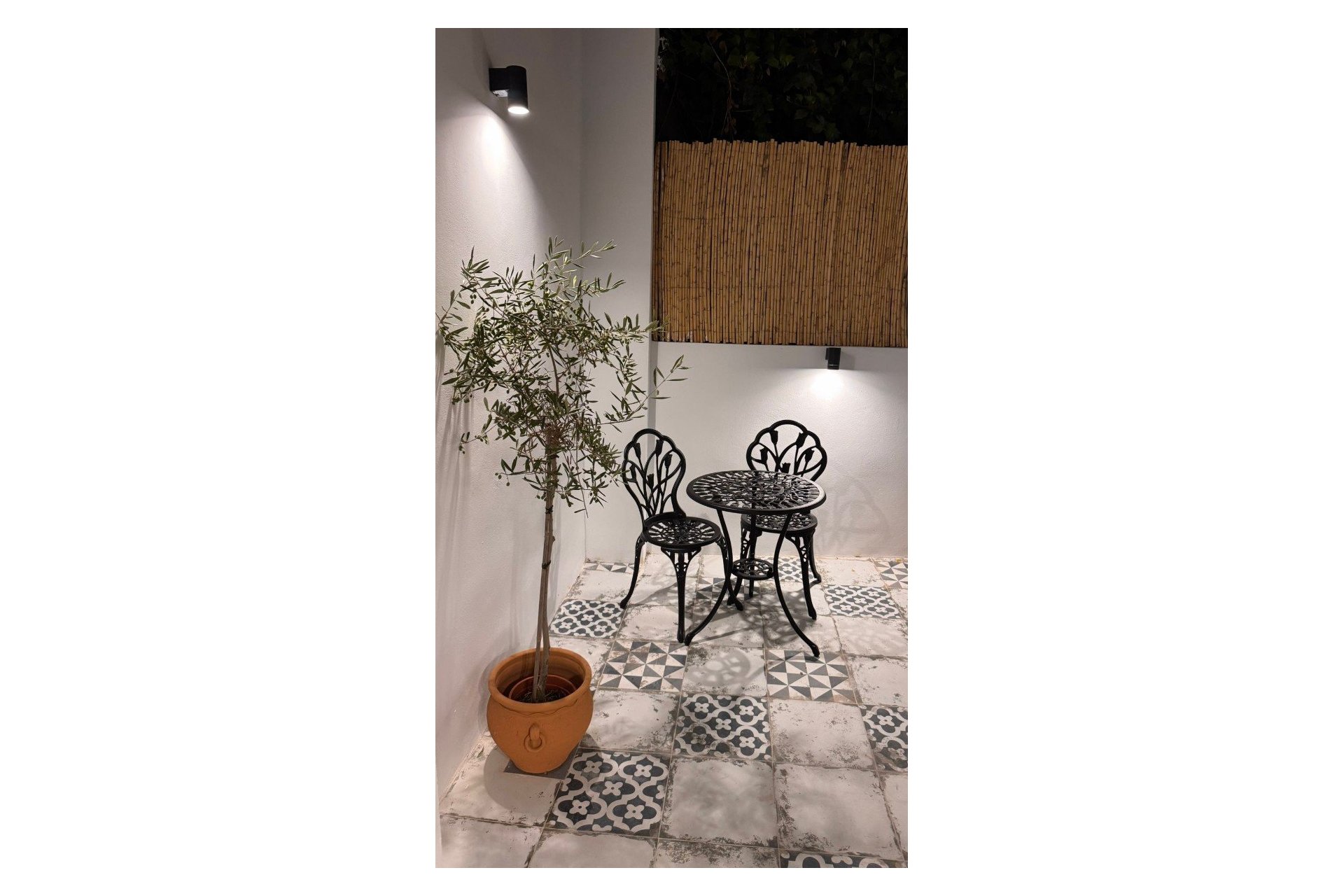 Resale - Casa de pueblo  -
Altea