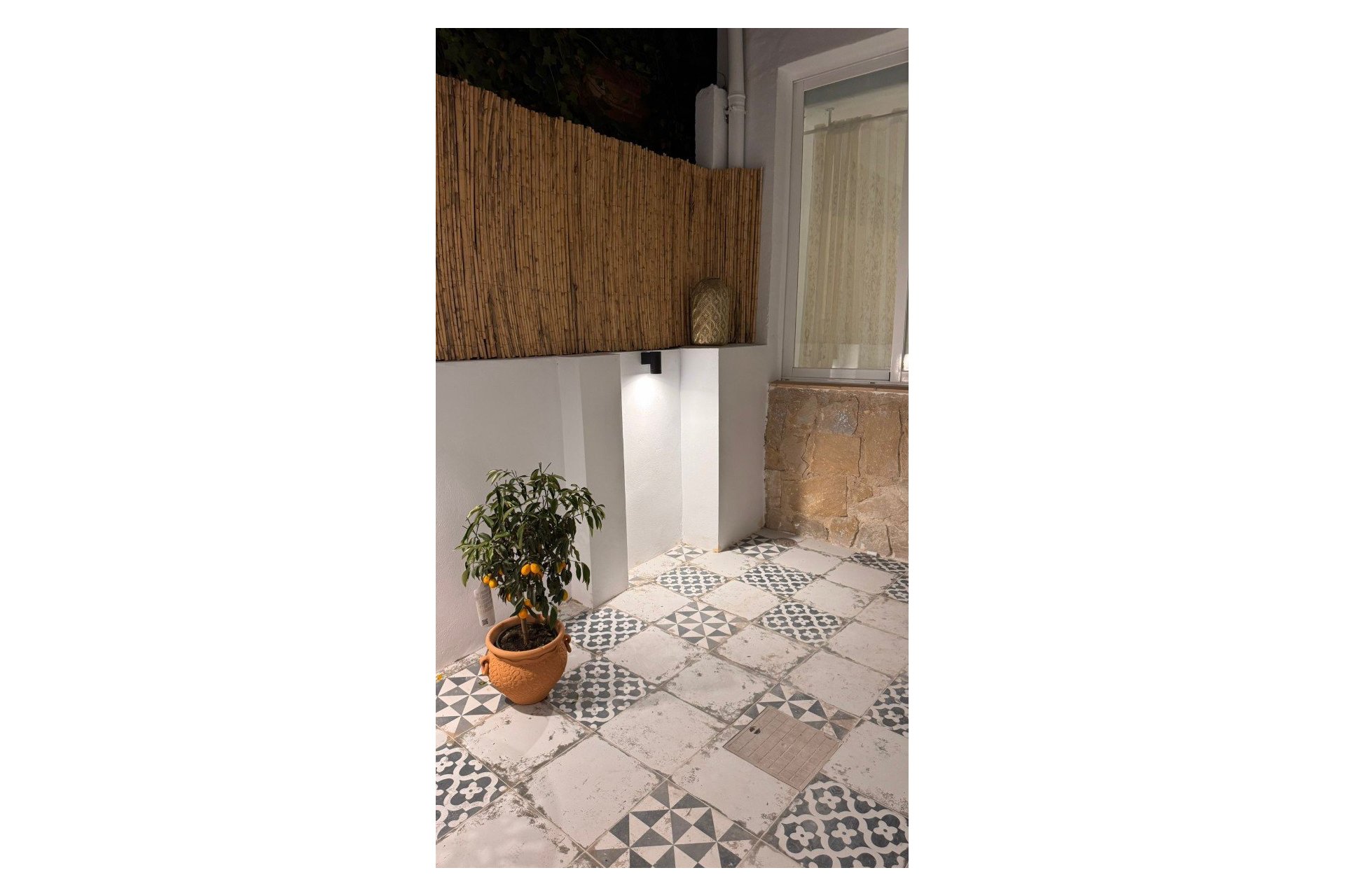 Resale - Casa de pueblo  -
Altea