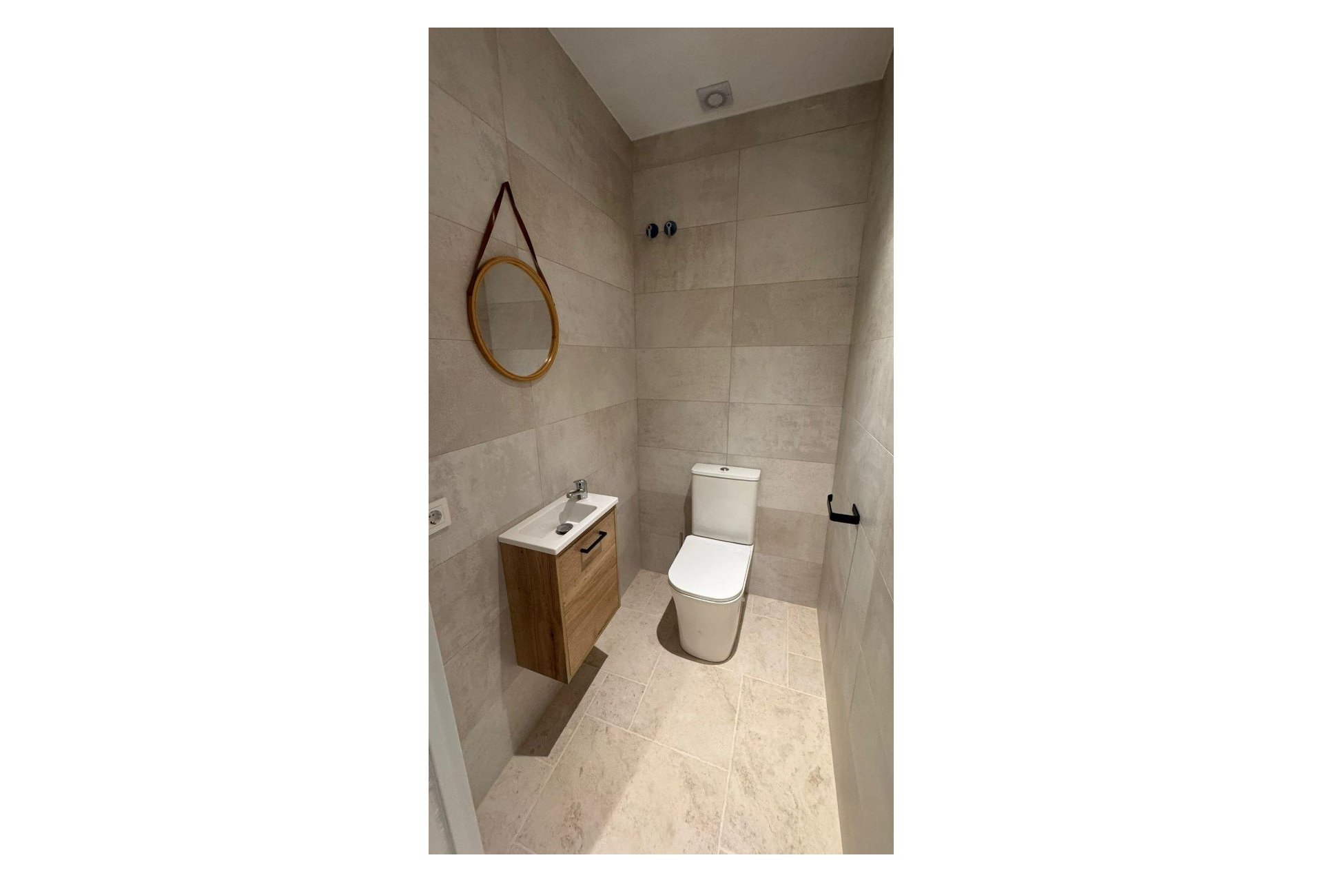 Resale - Casa de pueblo  -
Altea