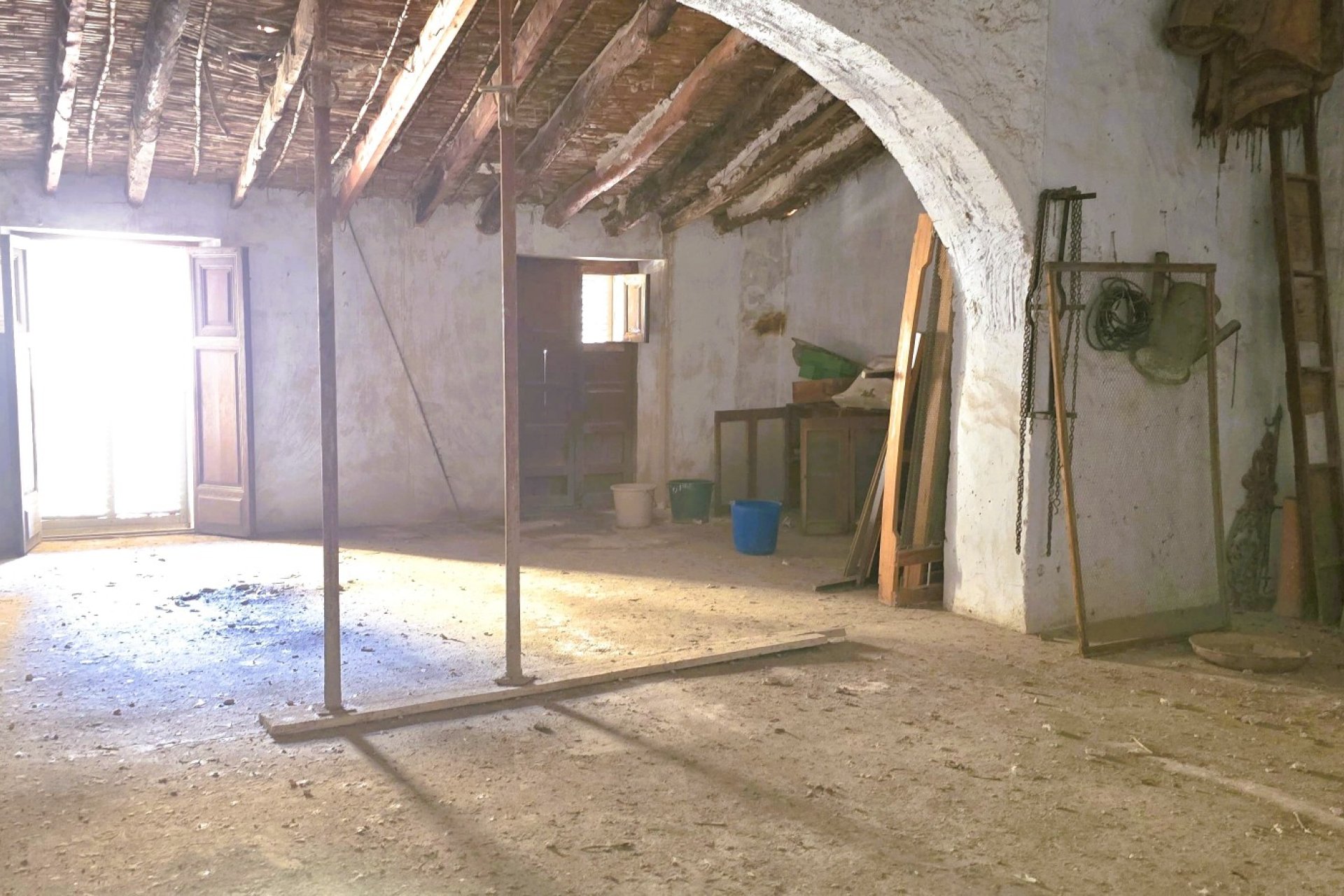 Resale - Casa de pueblo  -
Pego