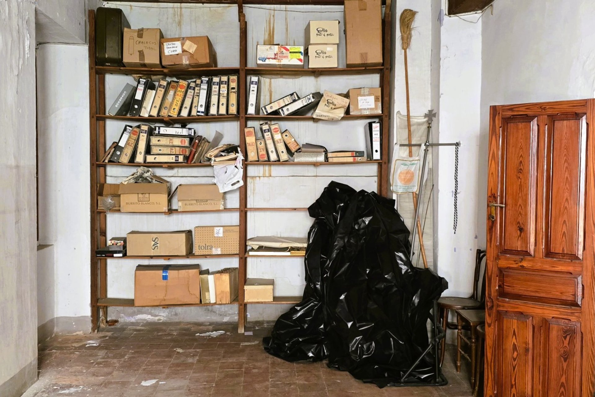 Resale - Casa de pueblo  -
Pego