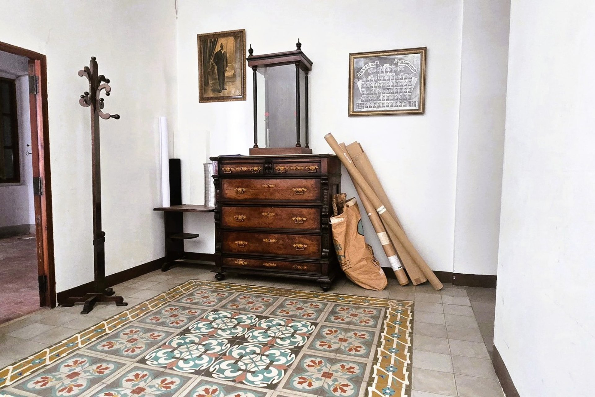 Resale - Casa de pueblo  -
Pego