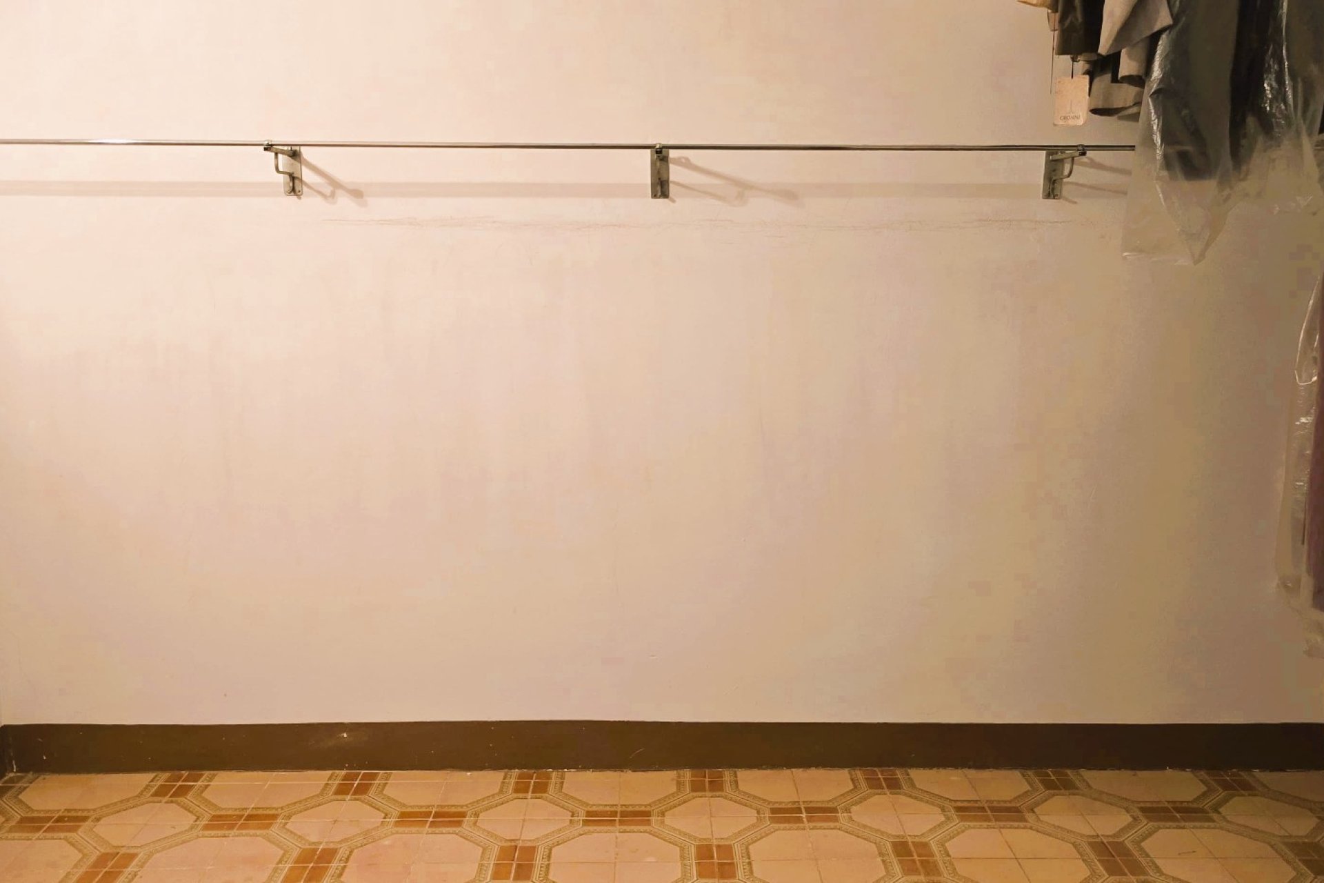 Resale - Casa de pueblo  -
Pego