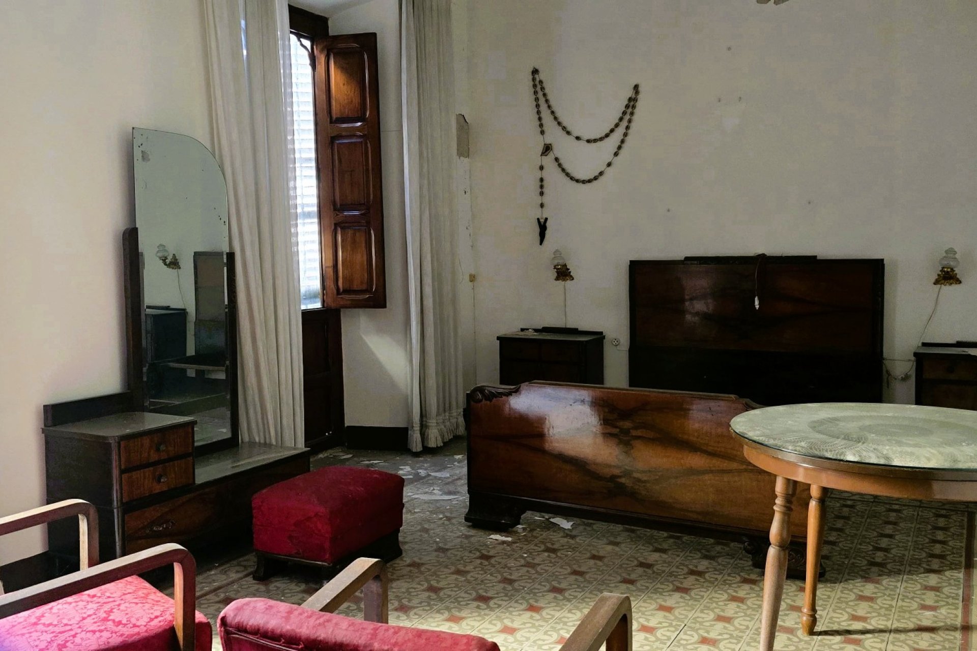 Resale - Casa de pueblo  -
Pego