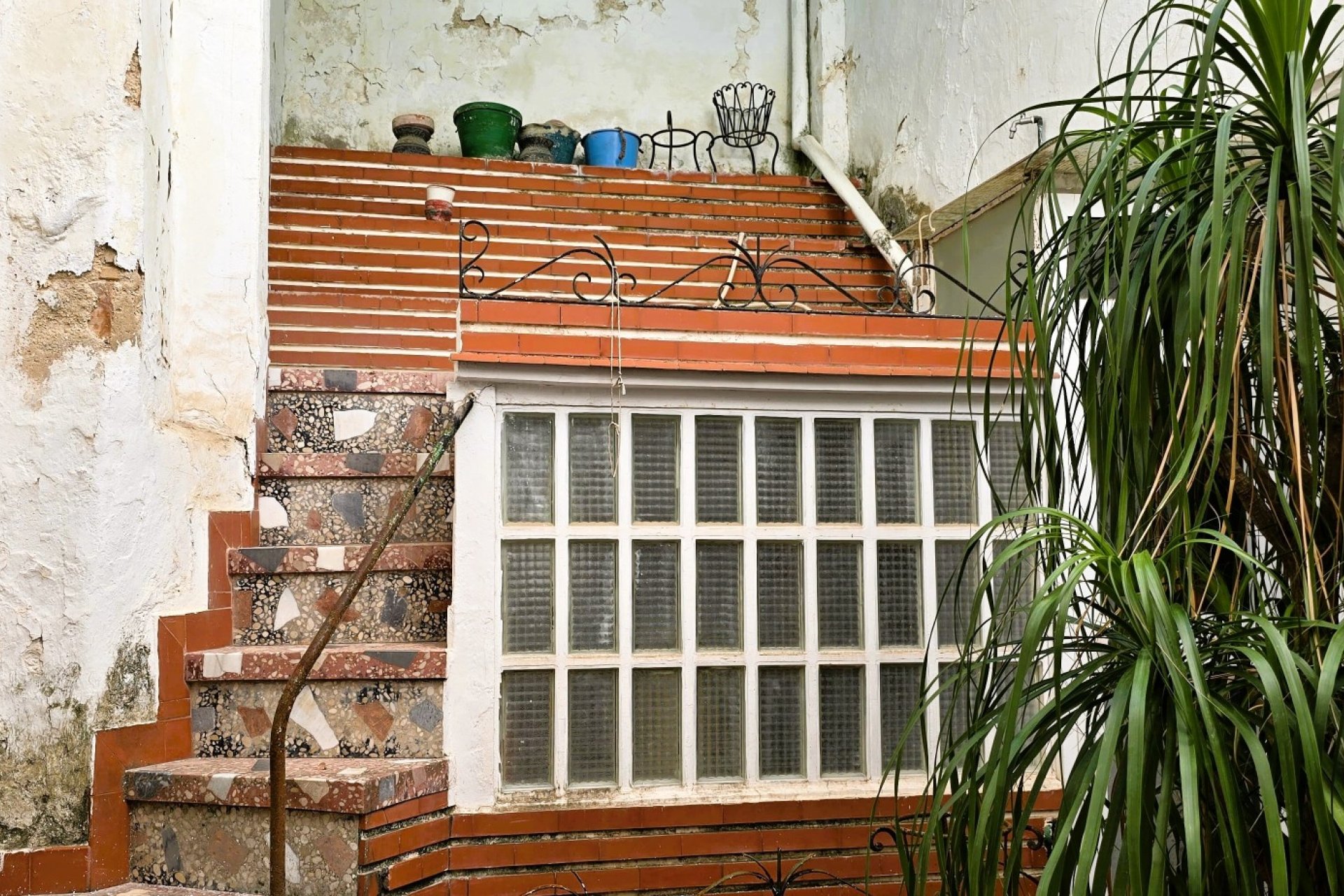 Resale - Casa de pueblo  -
Pego