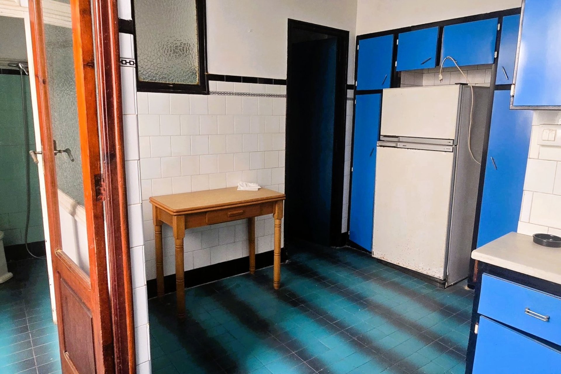 Resale - Casa de pueblo  -
Pego