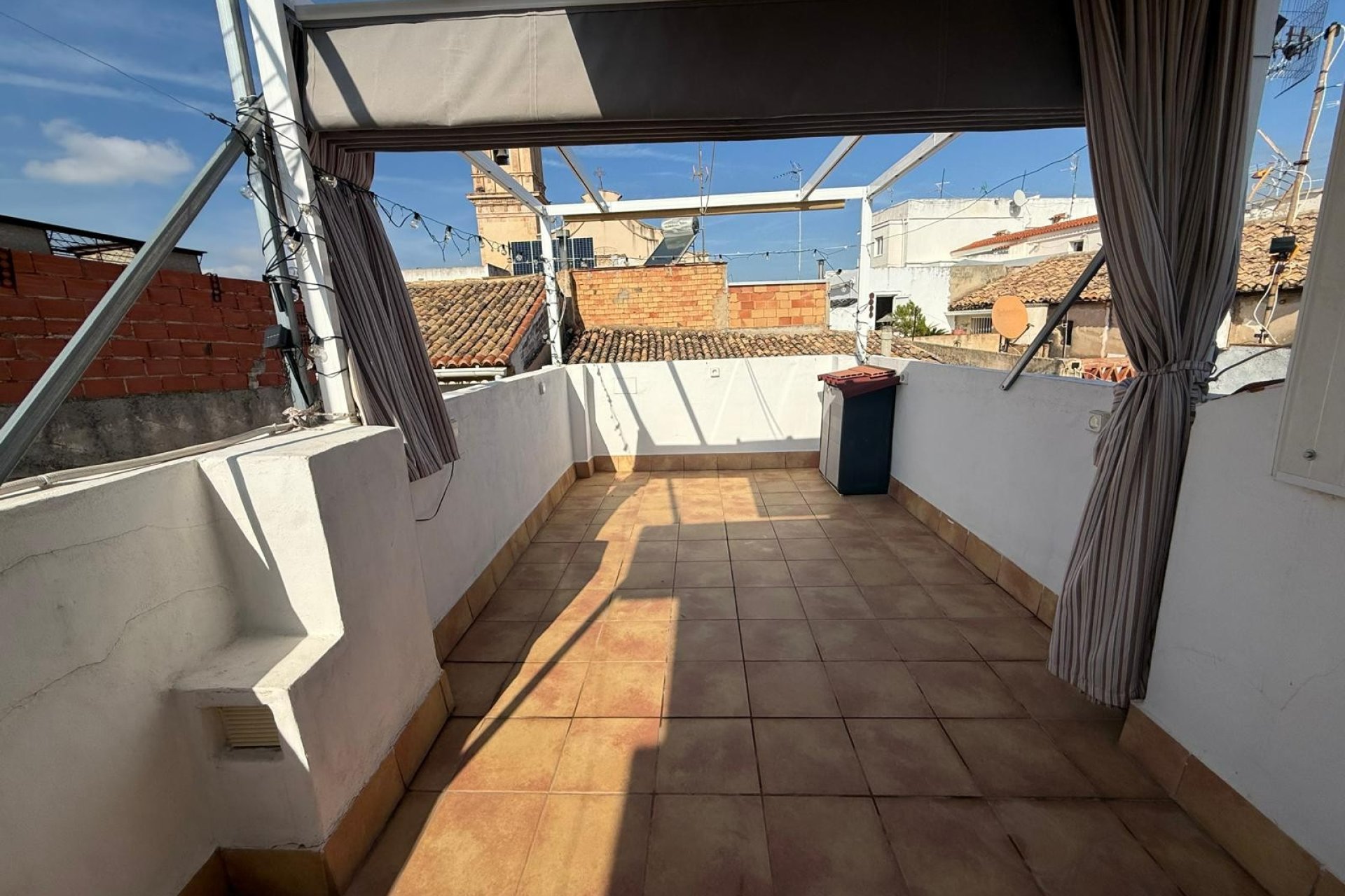 Resale - Casa  -
Piles - Pueblo