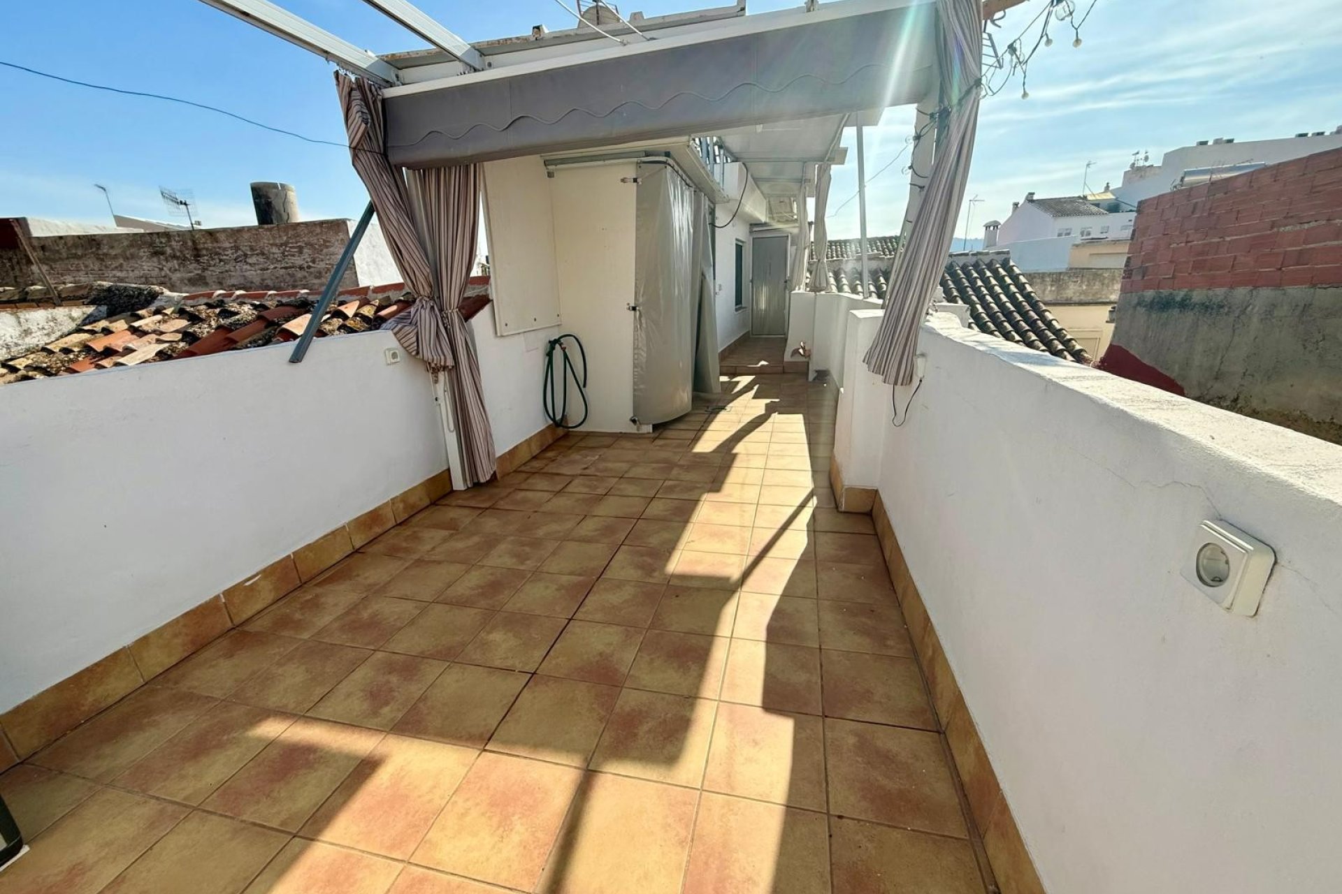 Resale - Casa  -
Piles - Pueblo