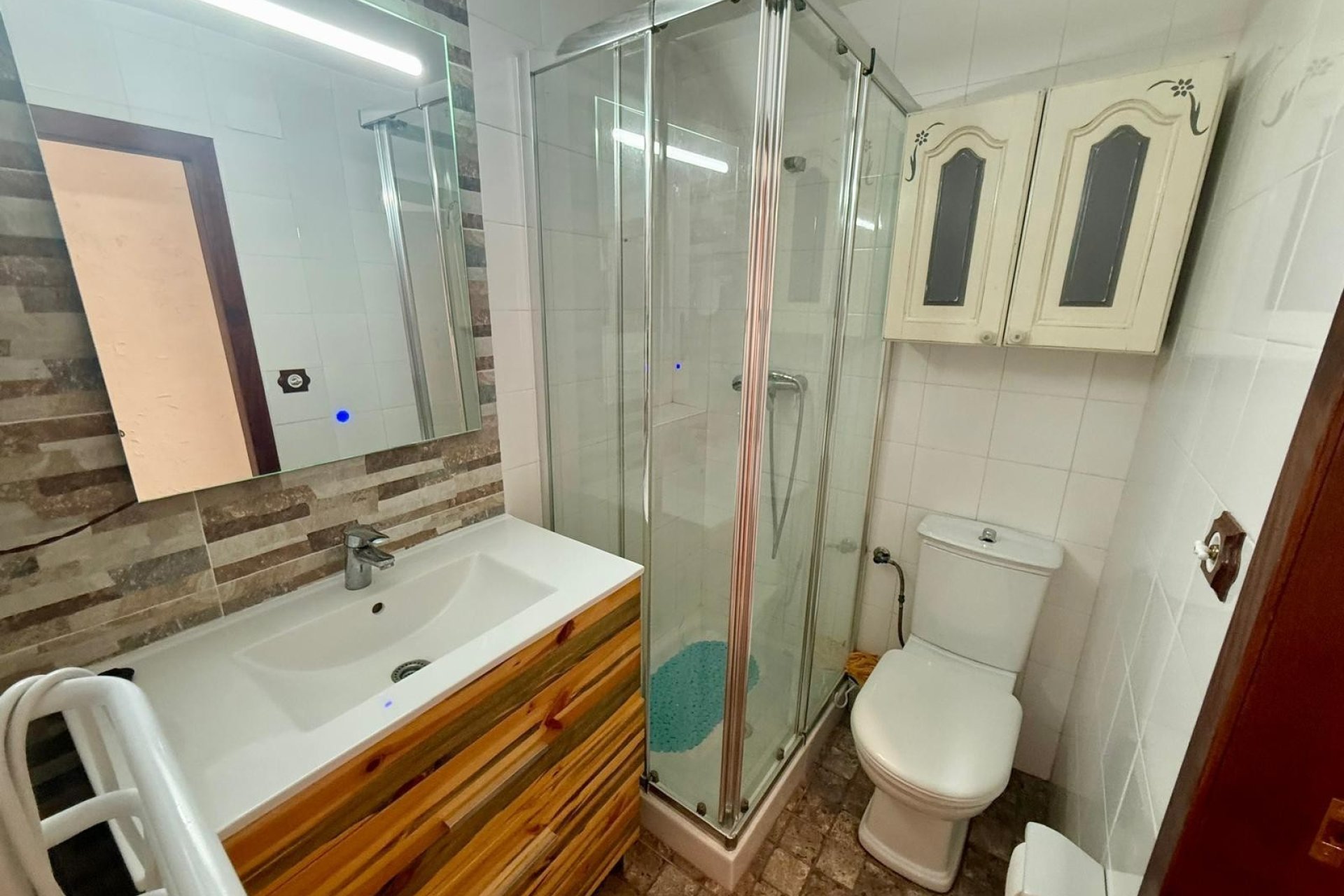 Resale - Casa  -
Piles - Pueblo