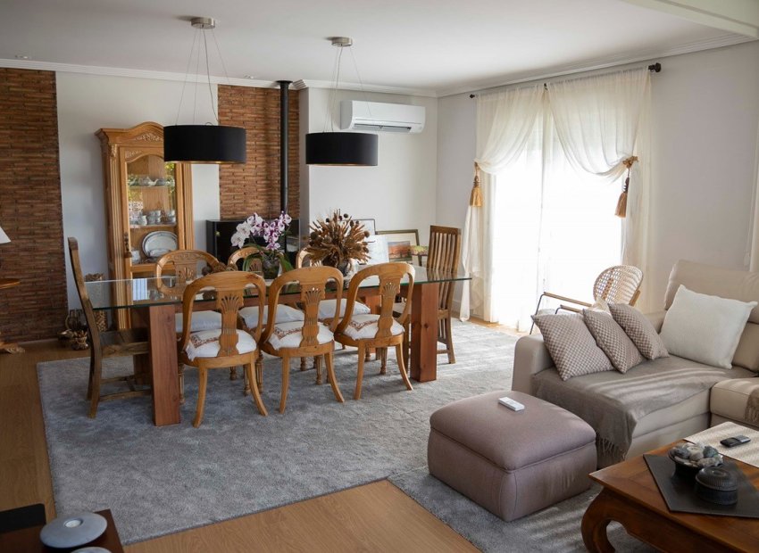 Resale - Casa  -
Polop
