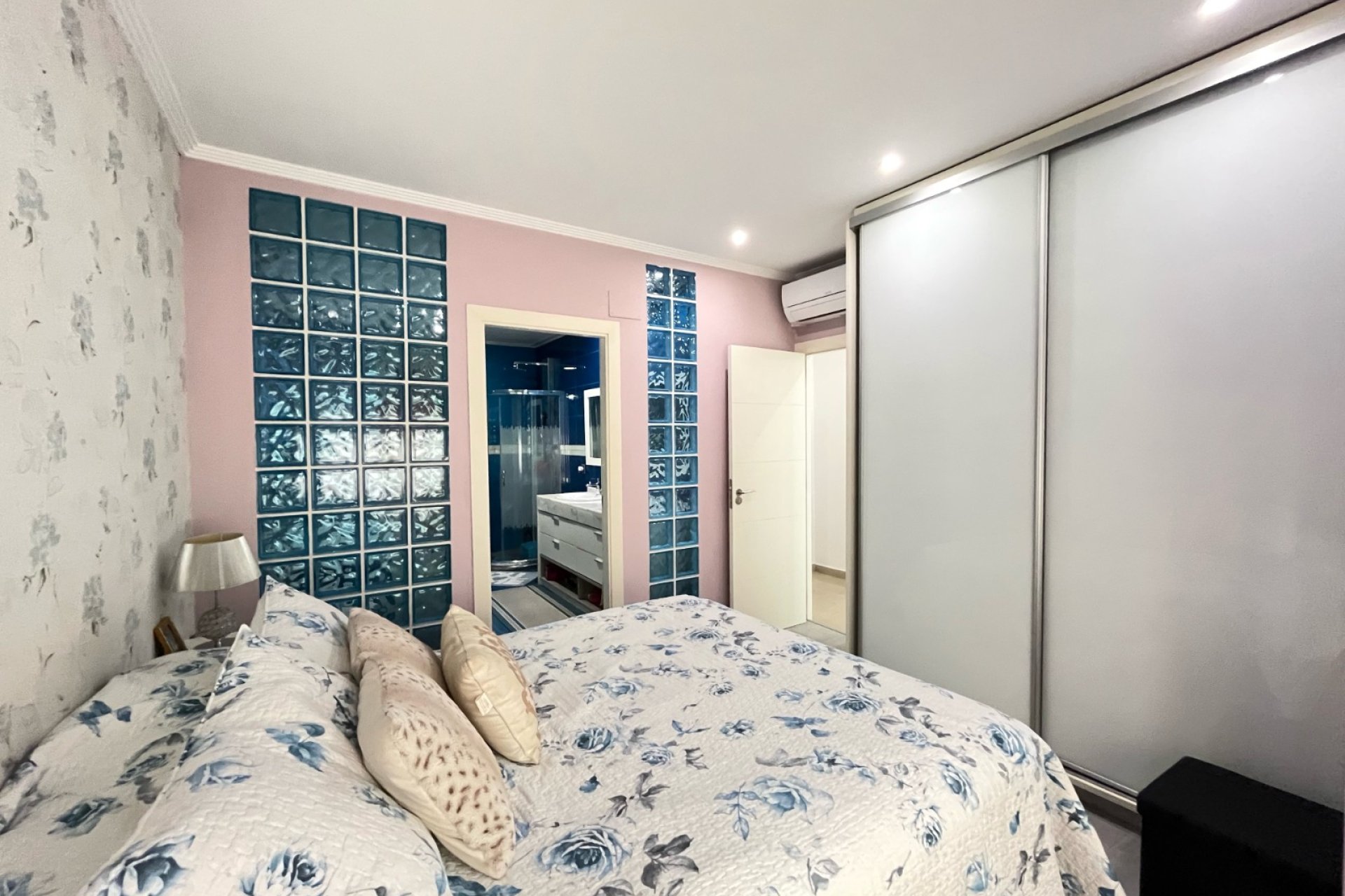 Resale - Casa  -
Rafelcofer - Centro