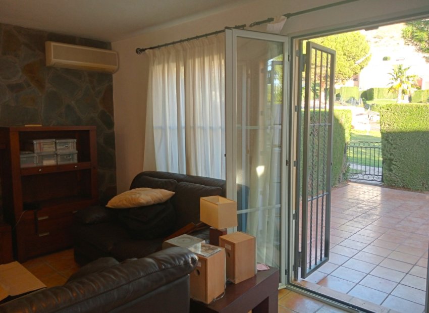 Resale - Chalet adosado  -
Finestrat - Finestrat Urbanizaciones