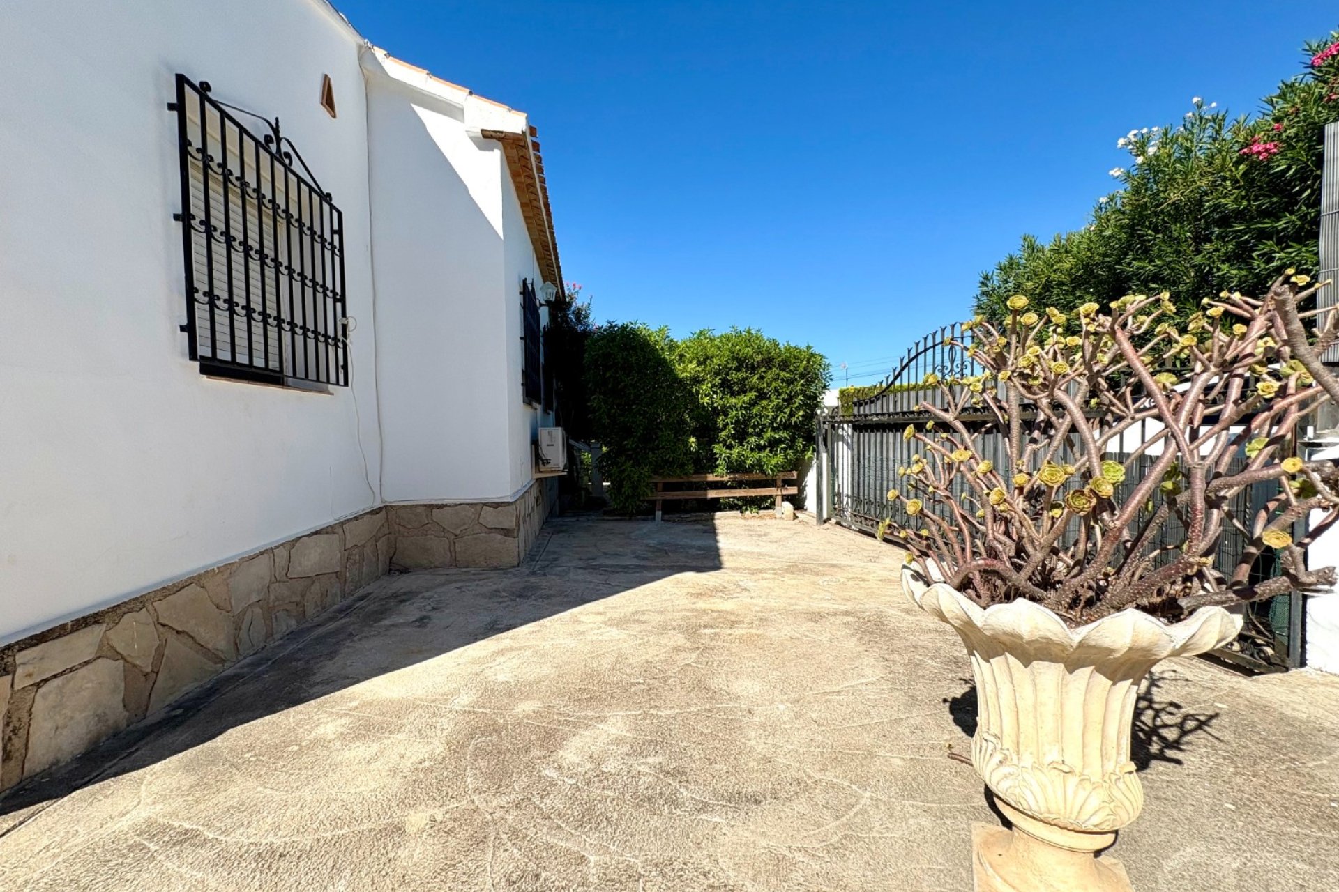 Resale - Chalet -
Denia - Montgó