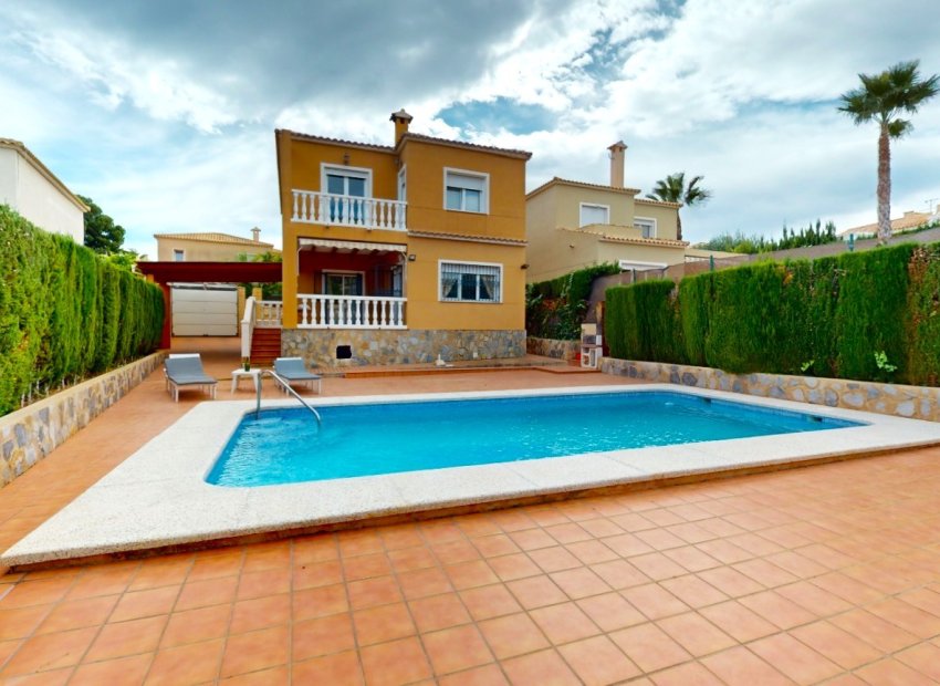 Resale - Chalet independiente -
La Nucía