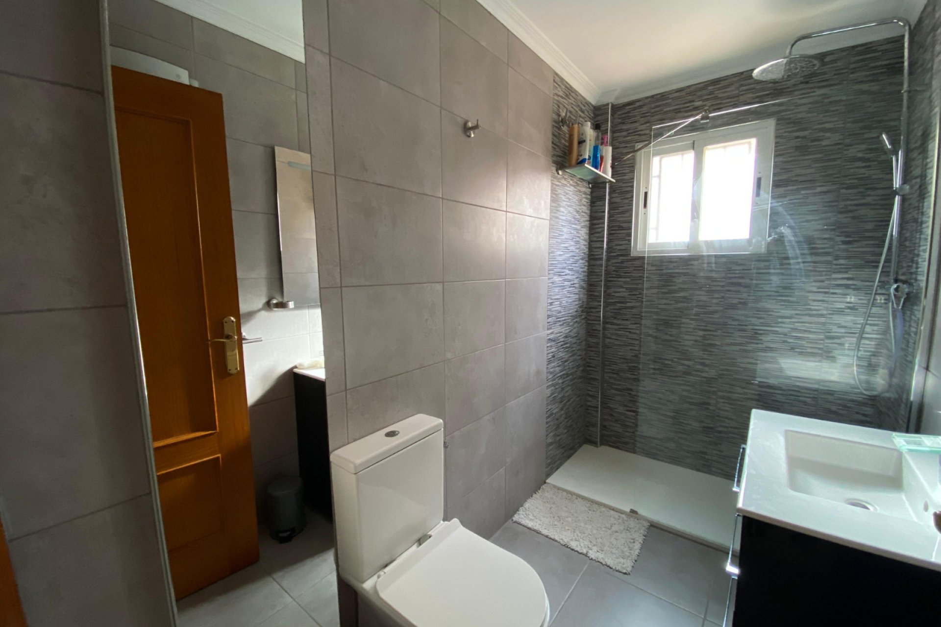 Resale - Chalet independiente -
Polop - Alberca