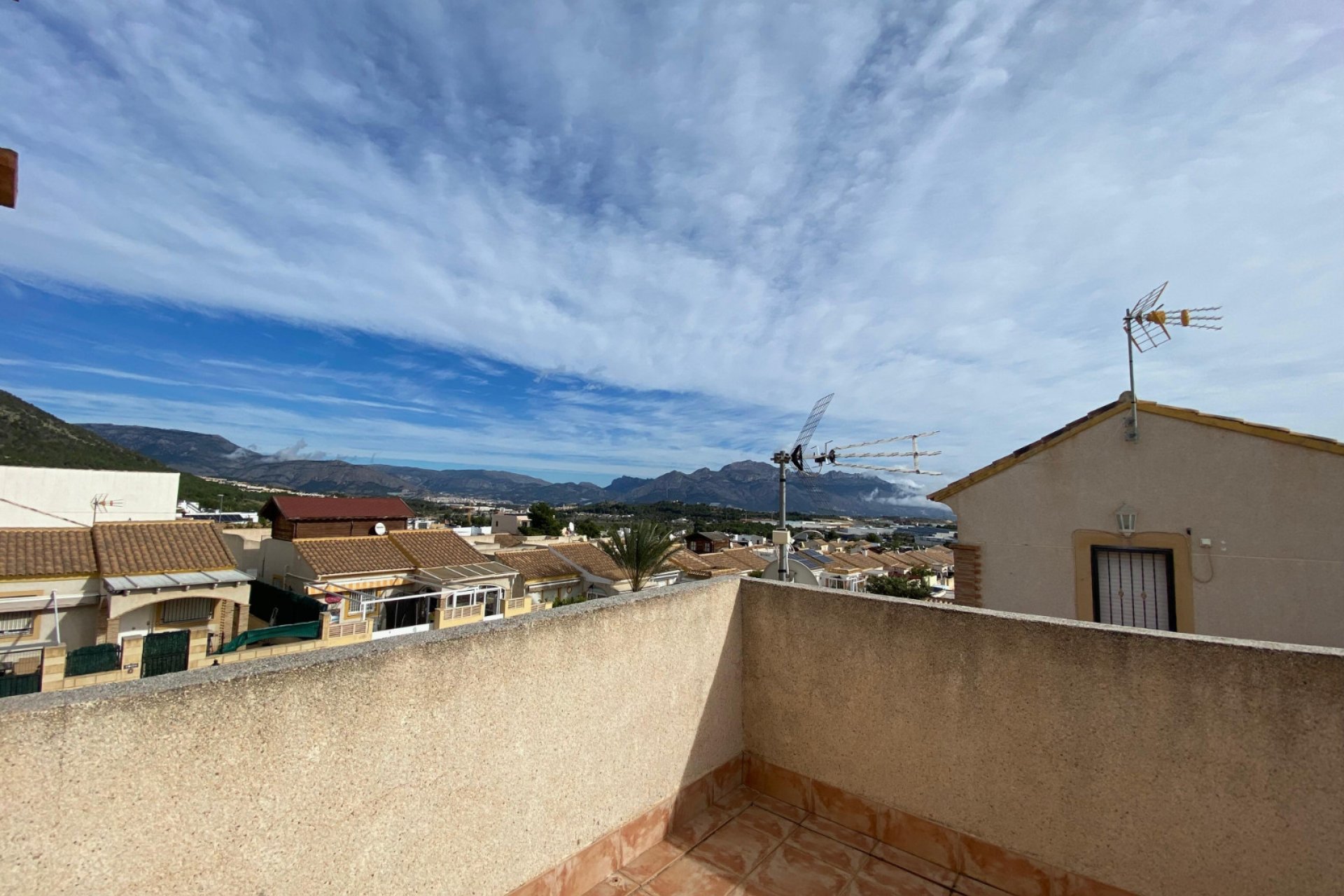 Resale - Chalet independiente -
Polop - Alberca