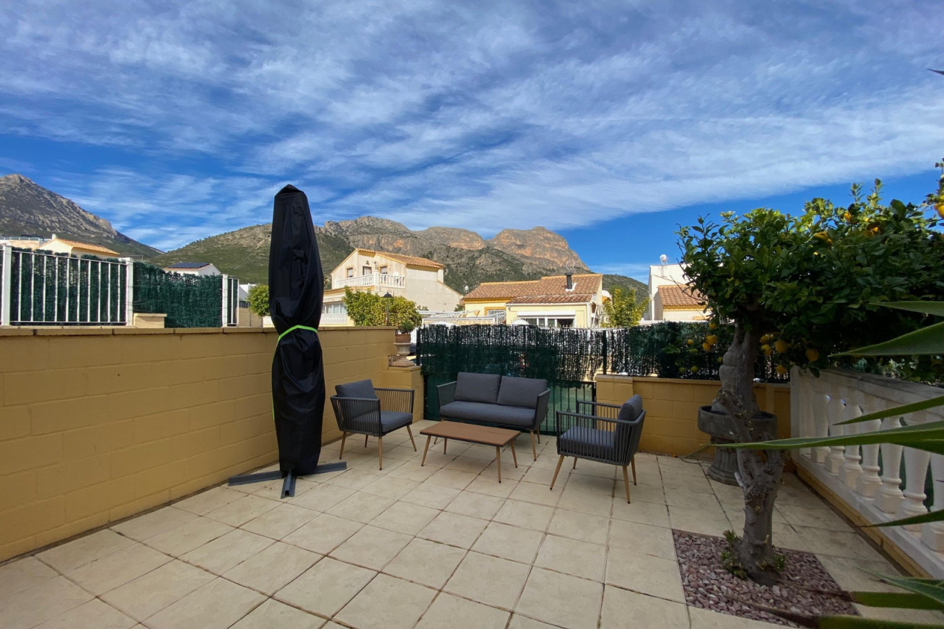 Resale - Chalet independiente -
Polop - Alberca