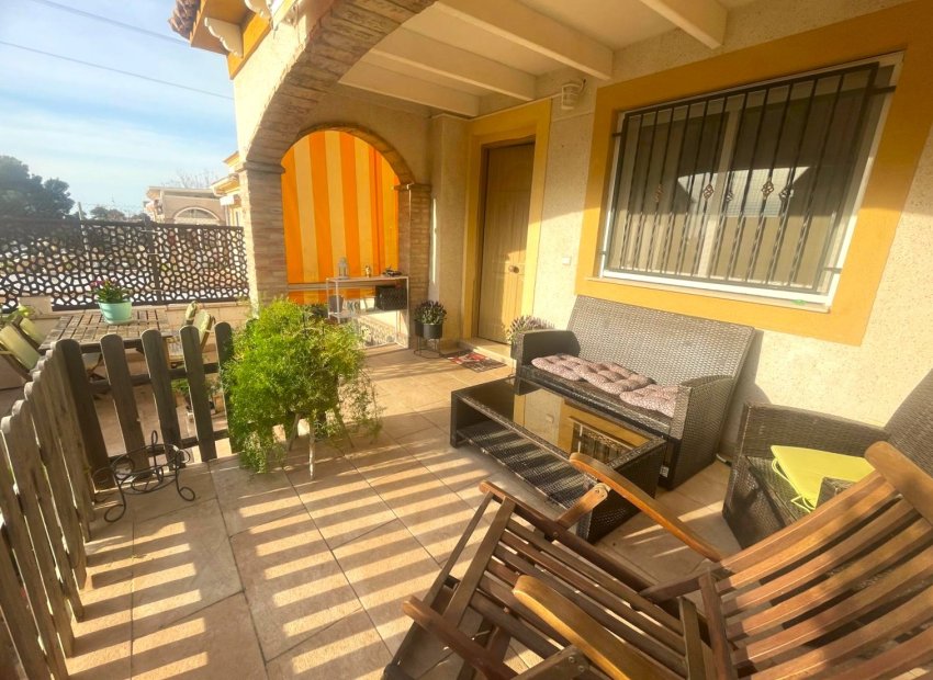 Resale - Chalet independiente -
Polop - Alberca