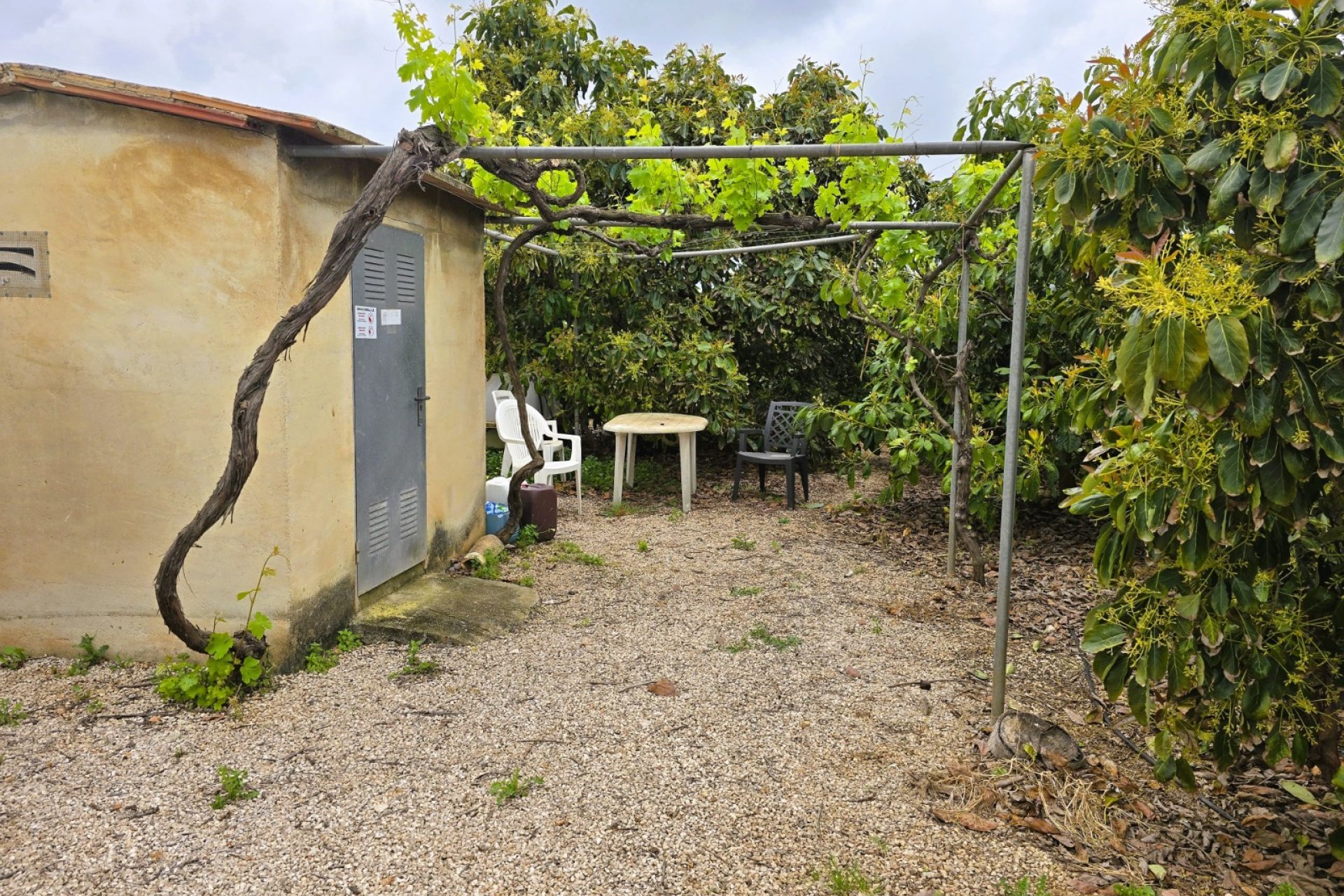 Resale - rustic plot -
Pego