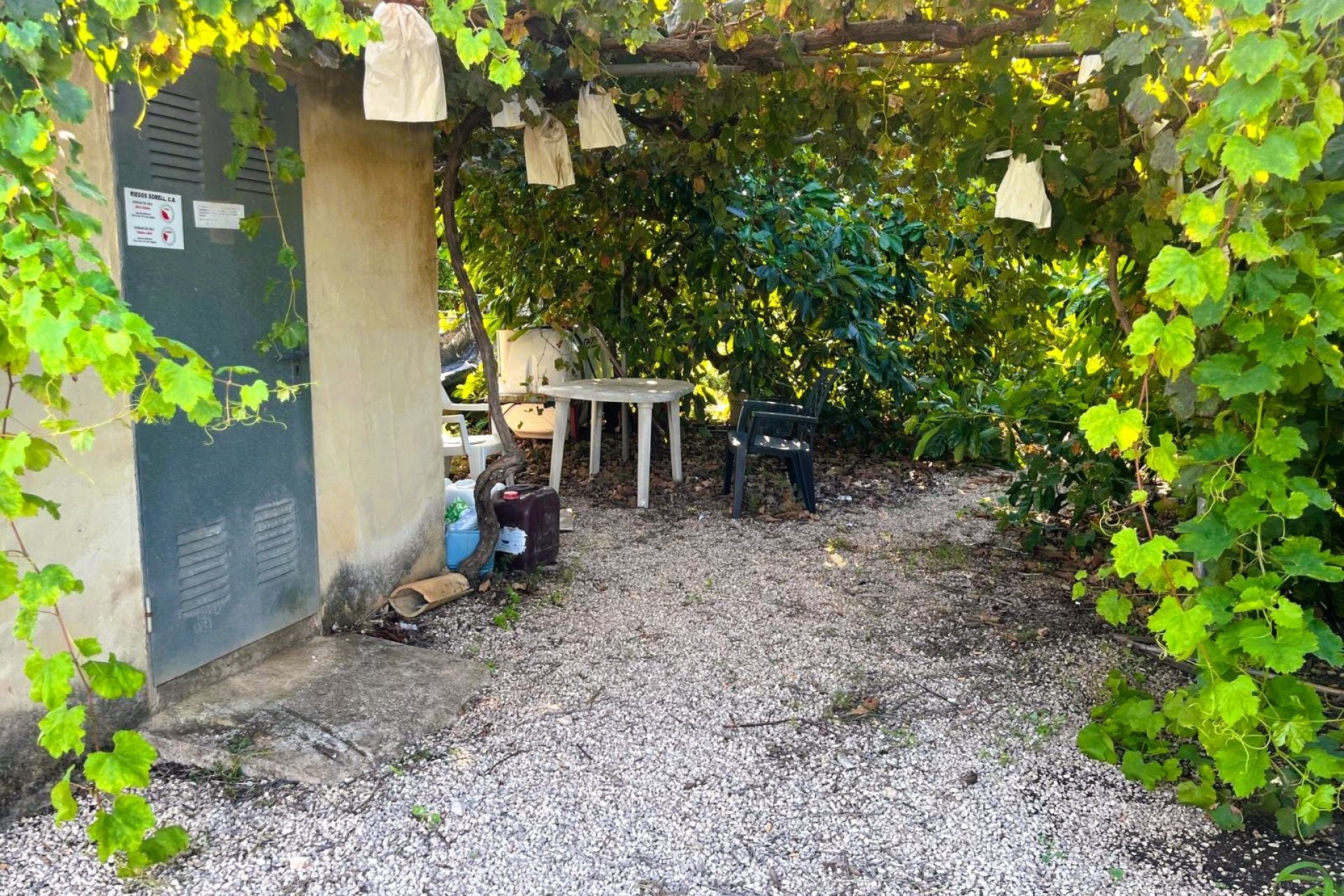 Resale - rustic plot -
Pego